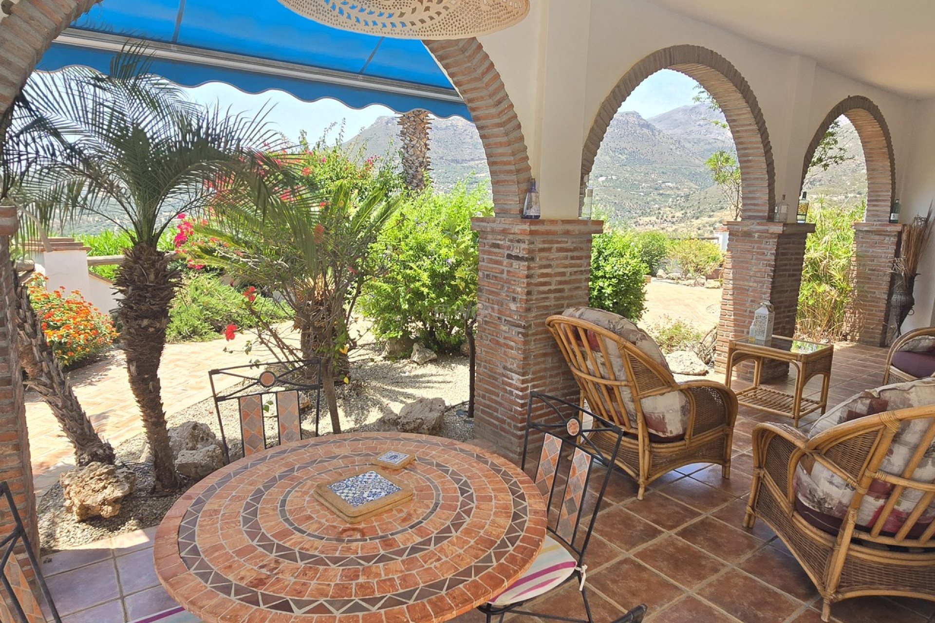 Resale - Villa - Alcaucín - Inland