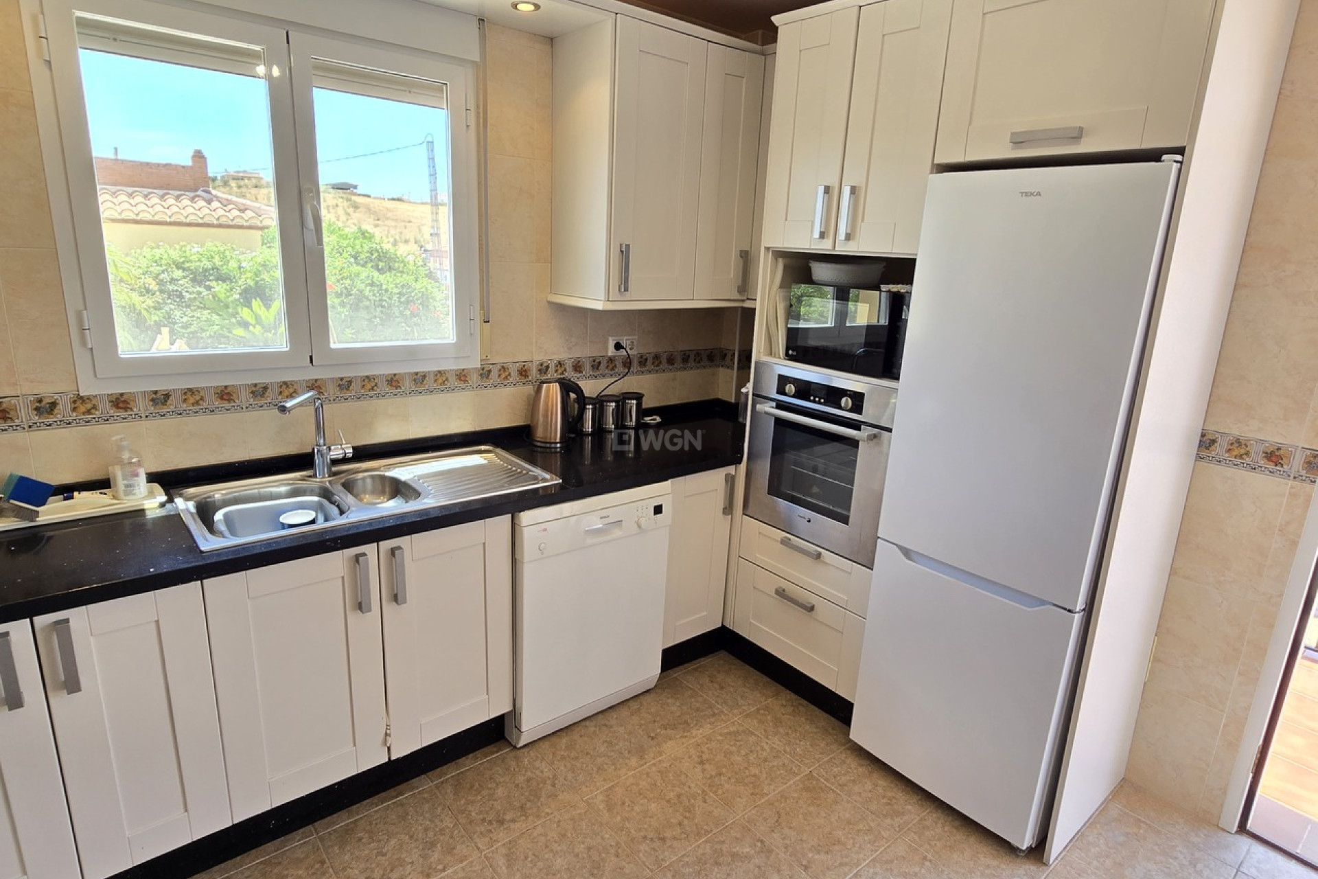 Resale - Villa - Alcaucín - Inland