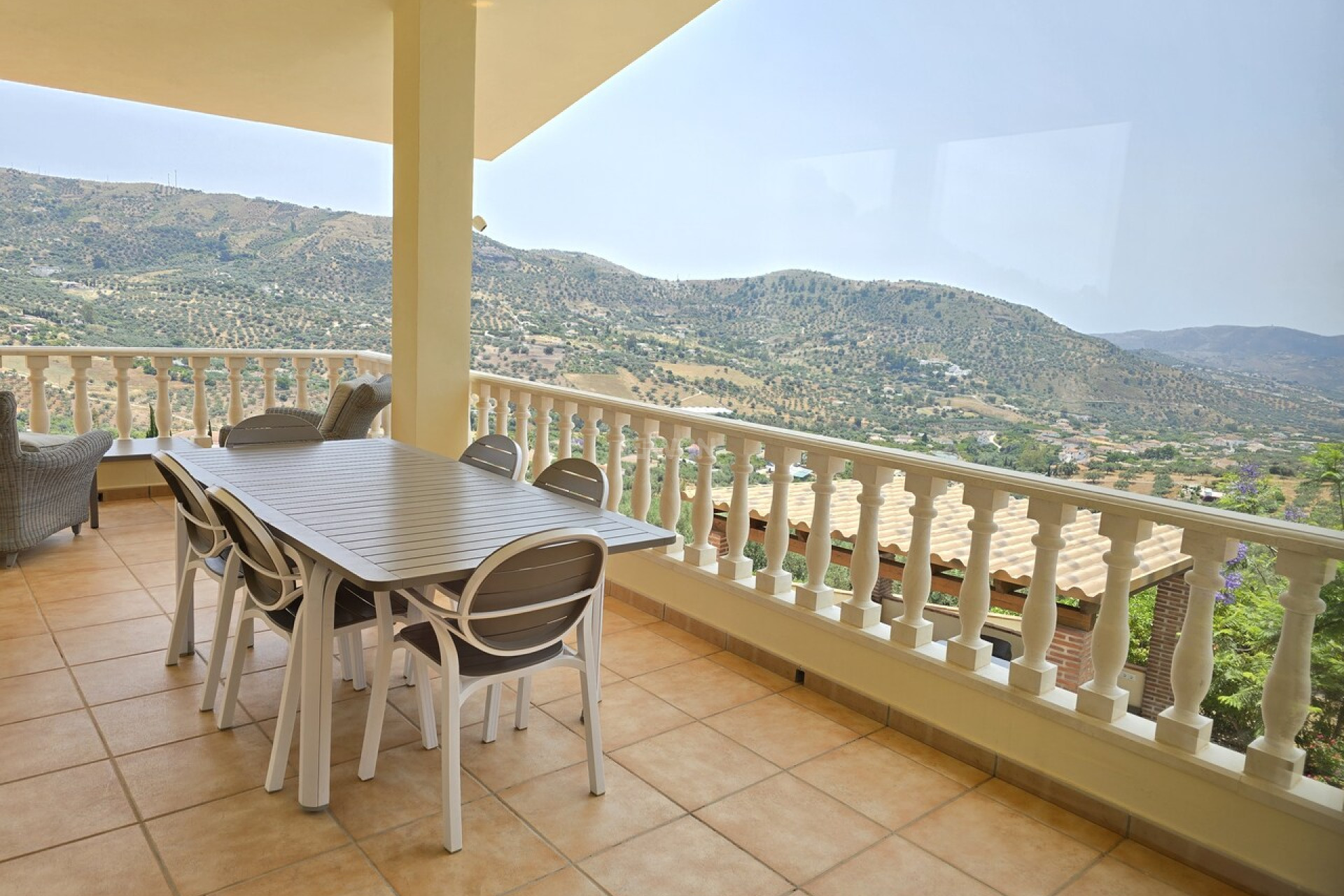 Resale - Villa - Alcaucín - Inland