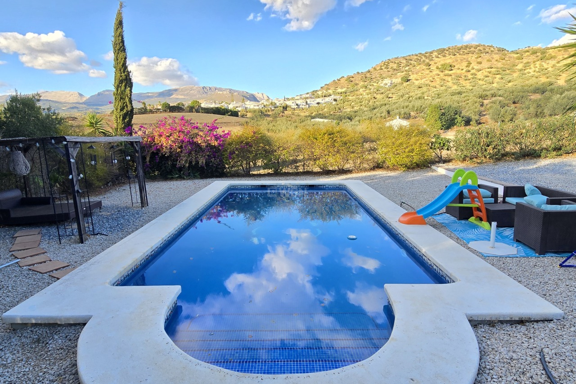 Resale - Villa - Alcaucín - Inland