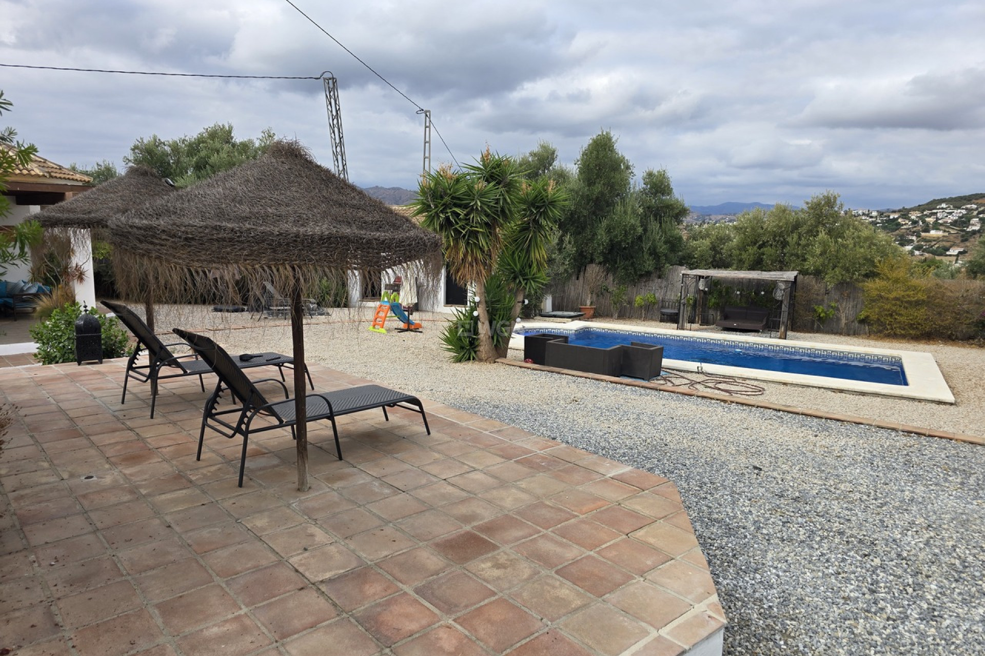 Resale - Villa - Alcaucín - Inland