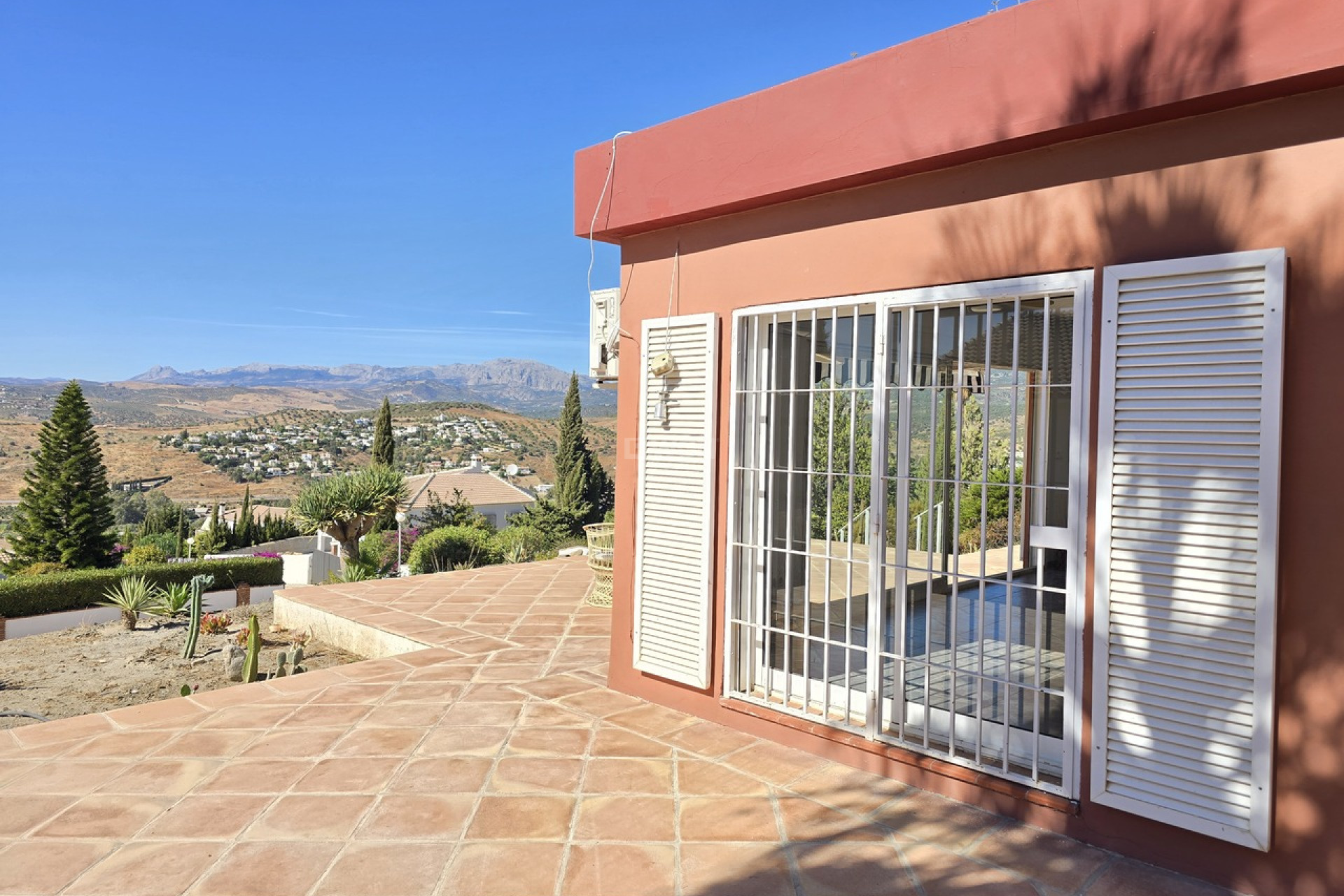 Resale - Villa - Alcaucín - Inland