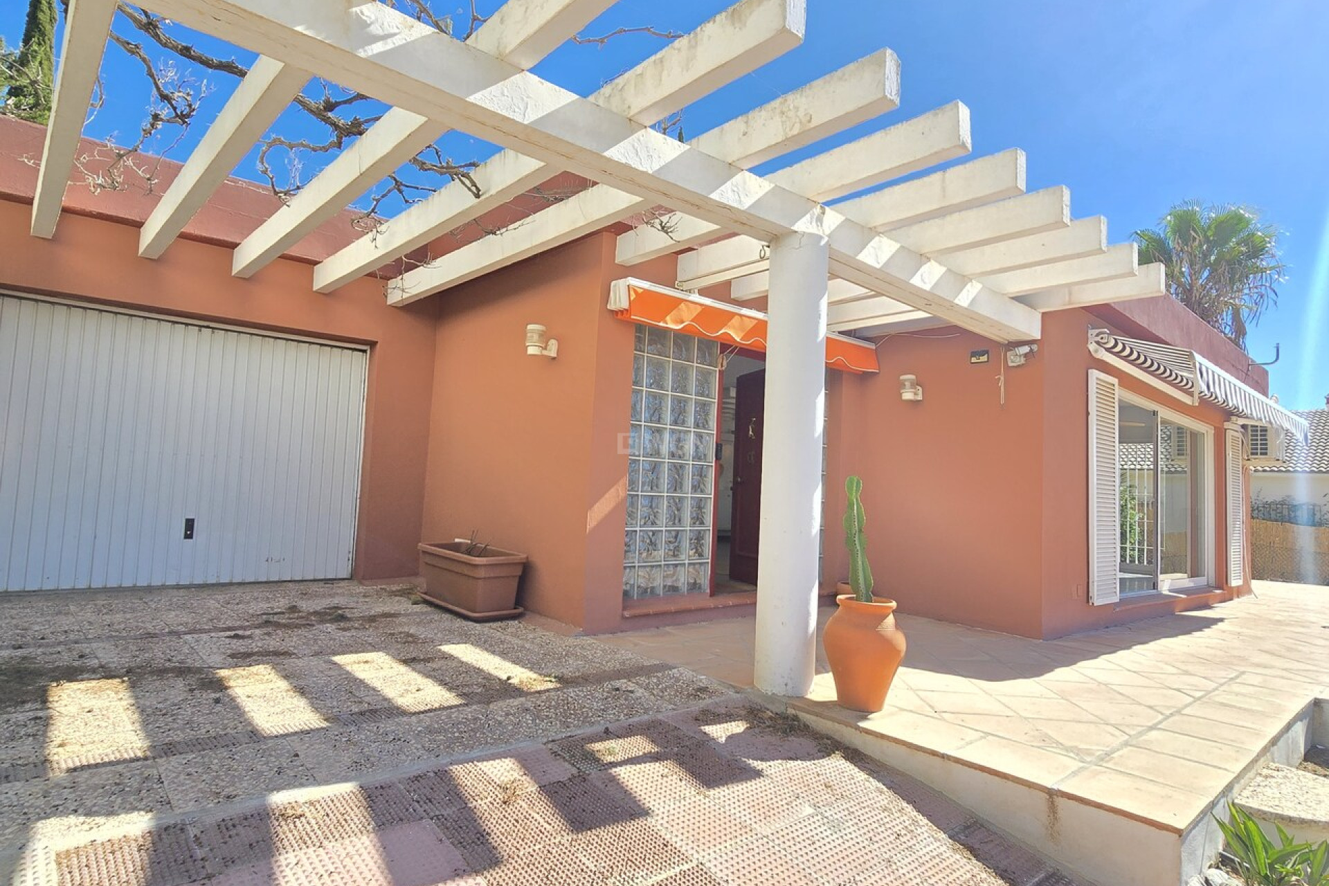Resale - Villa - Alcaucín - Inland