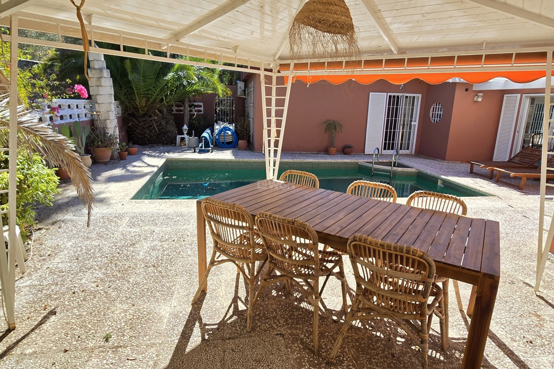 Resale - Villa - Alcaucín - Inland