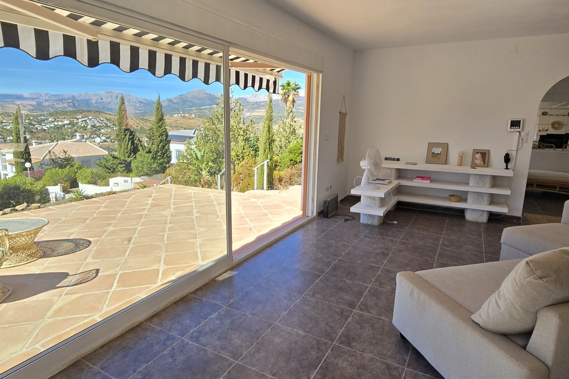 Resale - Villa - Alcaucín - Inland