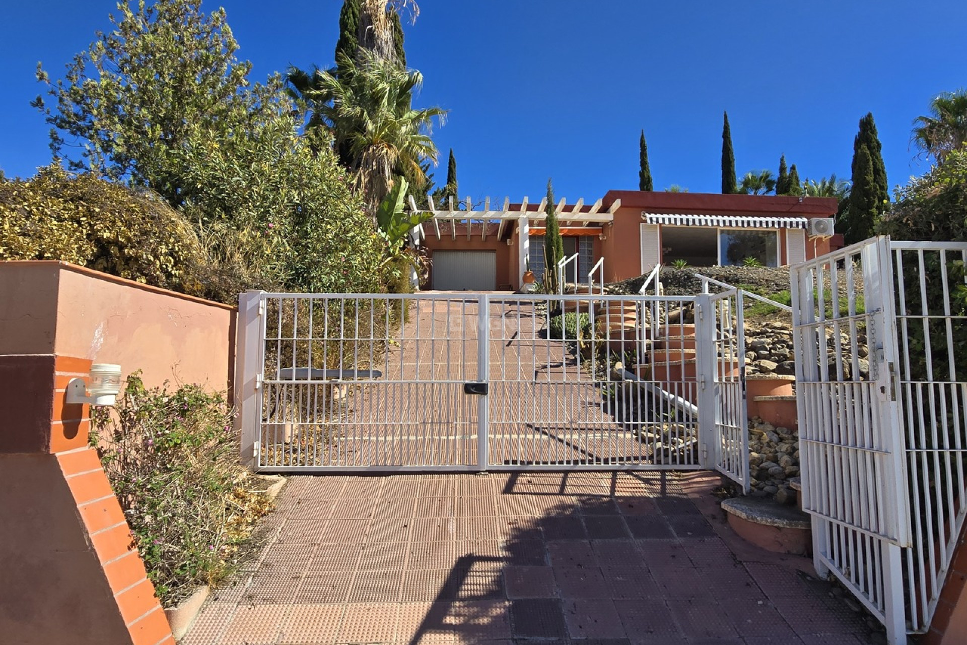 Resale - Villa - Alcaucín - Inland