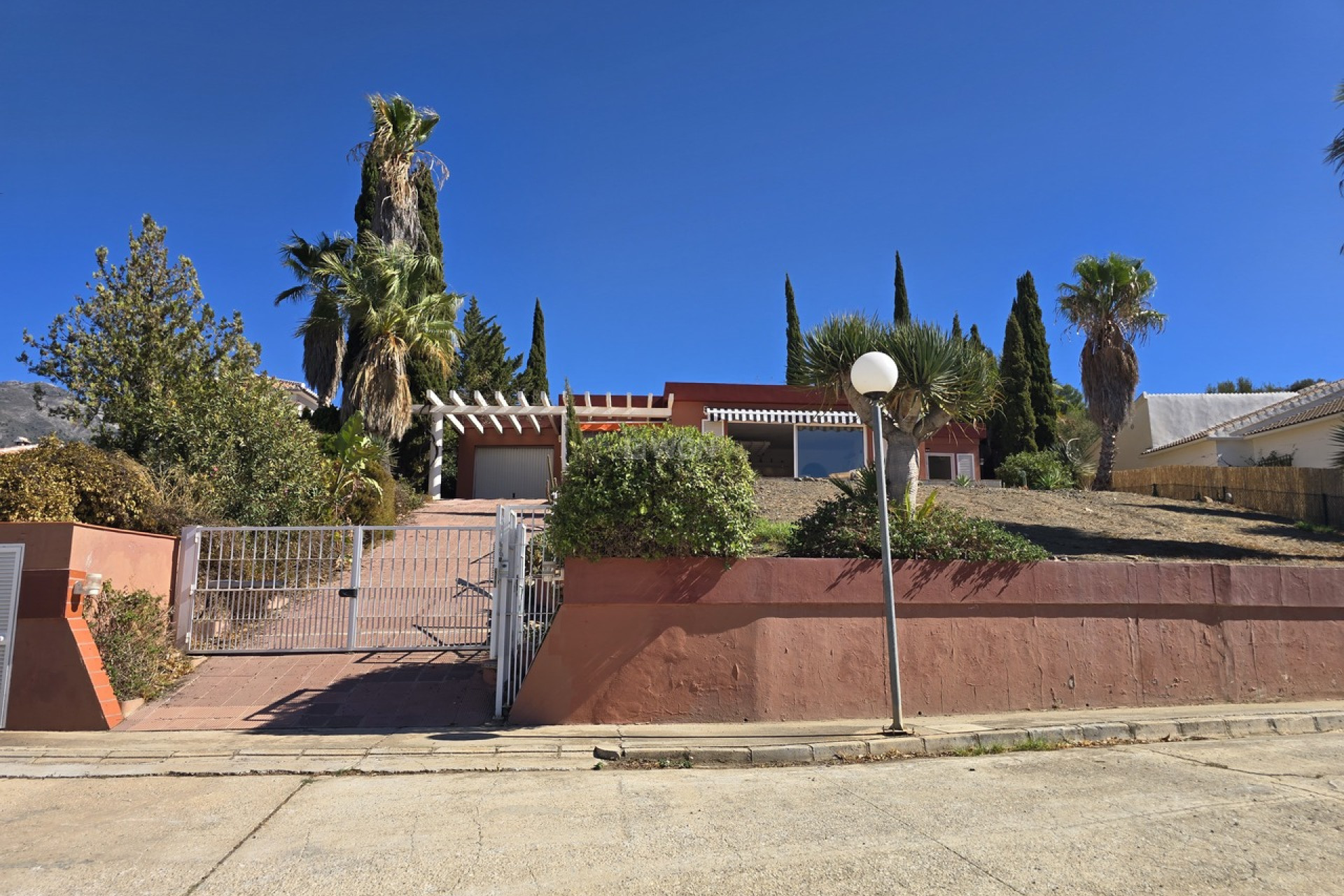 Resale - Villa - Alcaucín - Inland