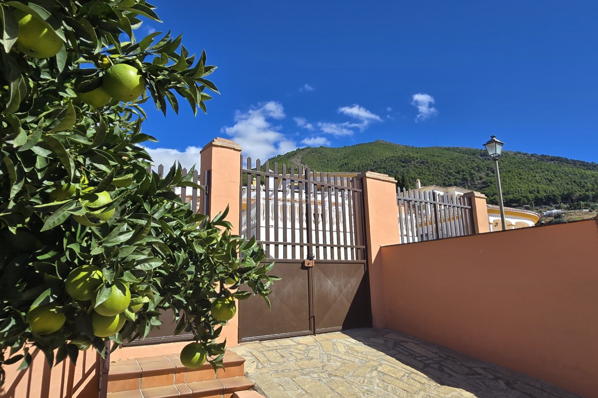 Resale - Villa - Alcaucín - Inland