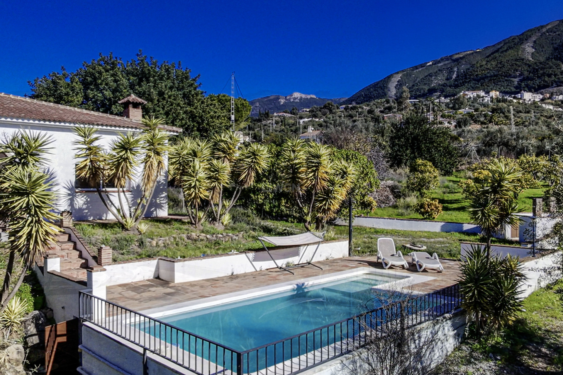 Resale - Villa - Alcaucín - Inland