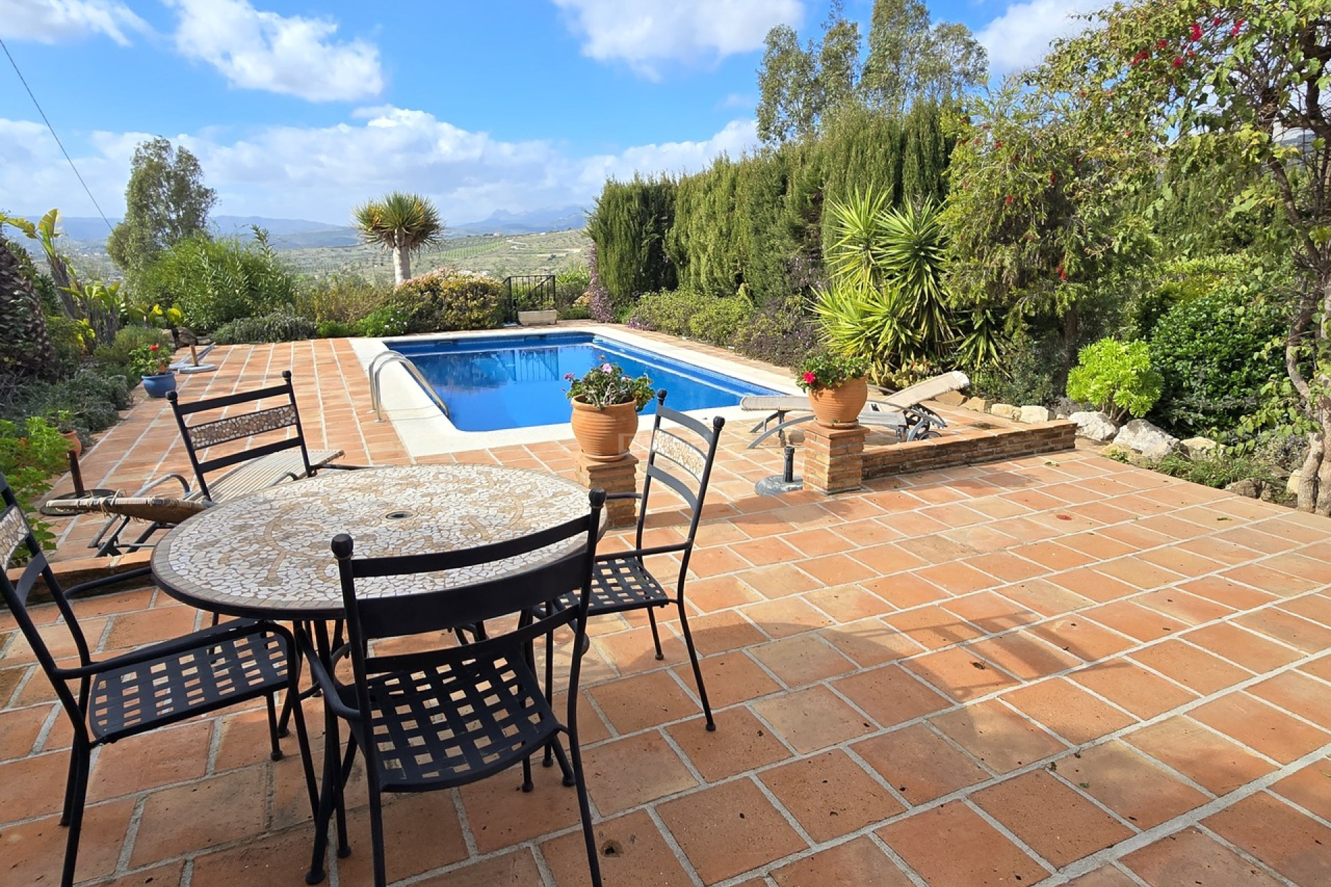 Resale - Villa - Alcaucín - Inland