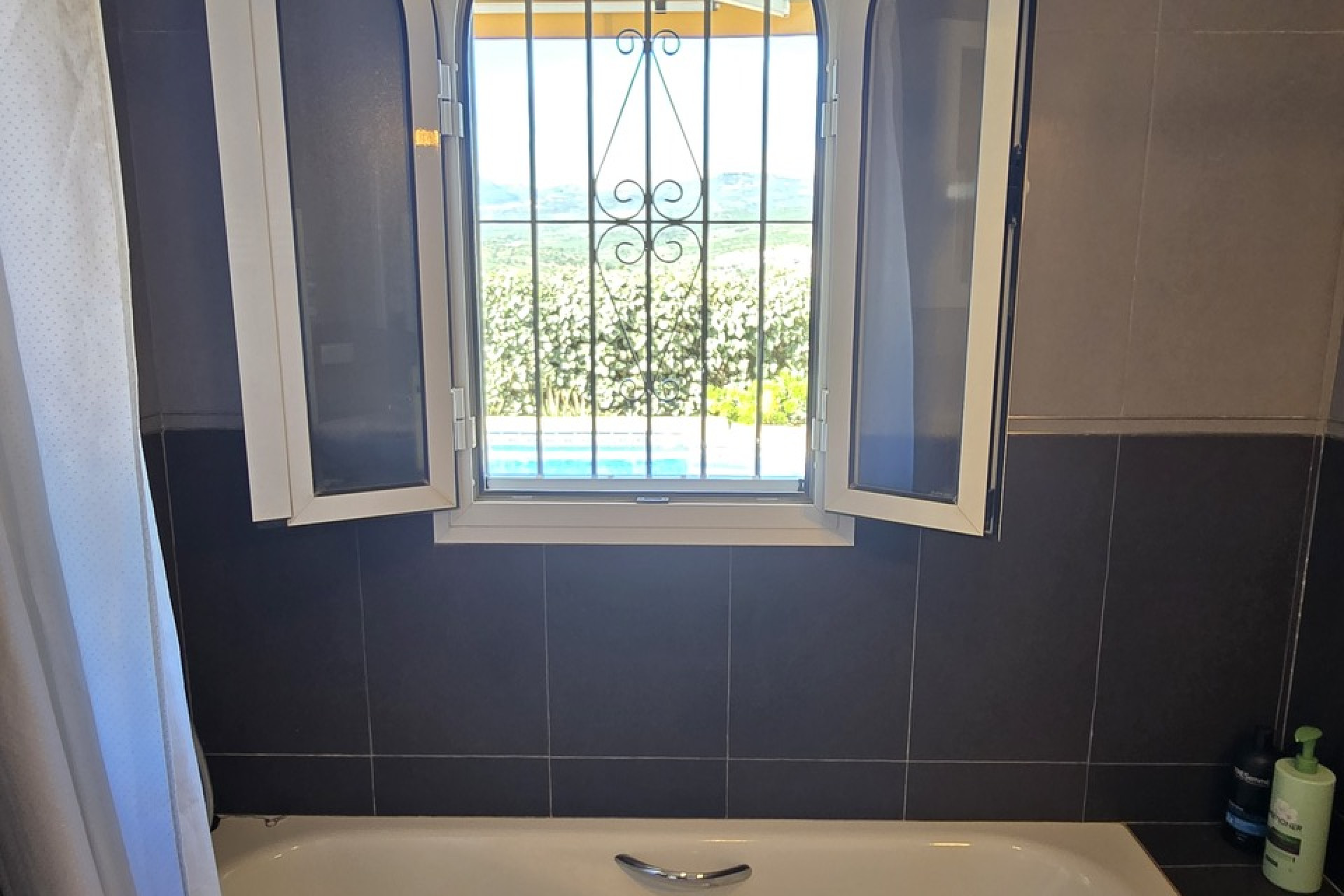 Resale - Villa - Alcaucín - Inland