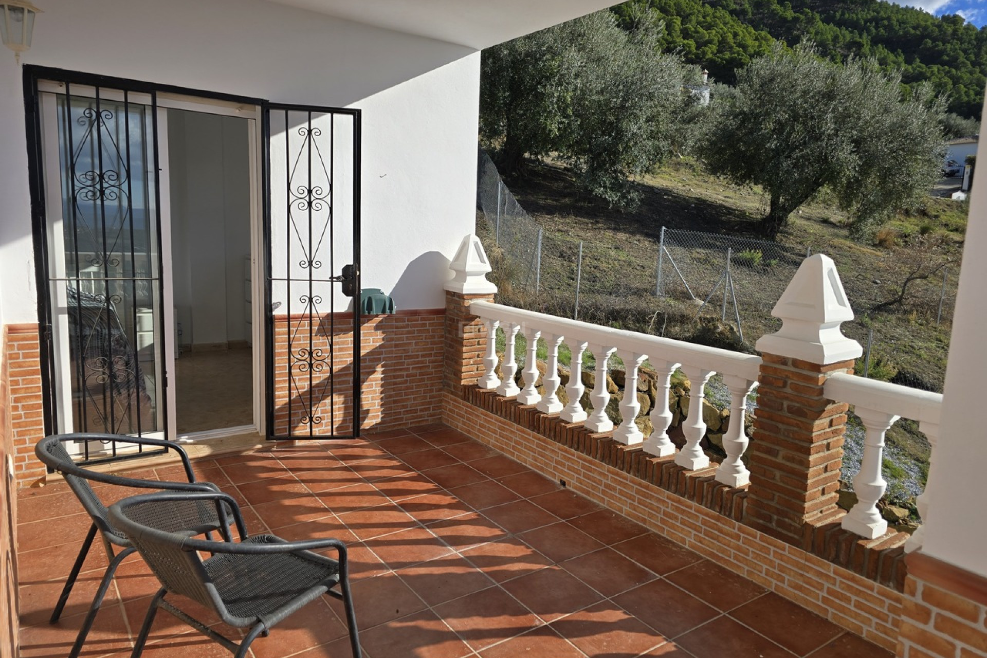 Resale - Villa - Alcaucín - Inland