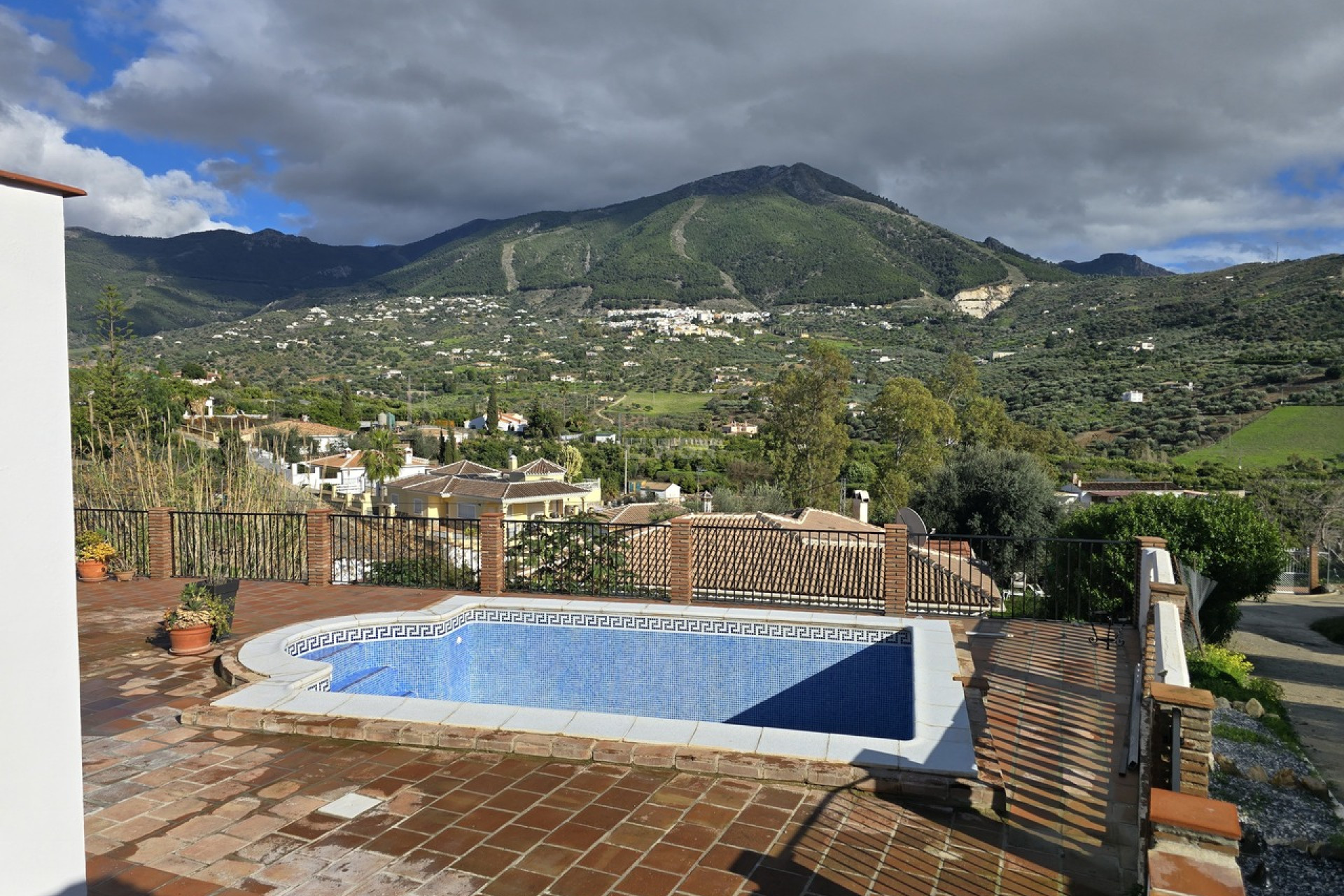 Resale - Villa - Alcaucín - Inland