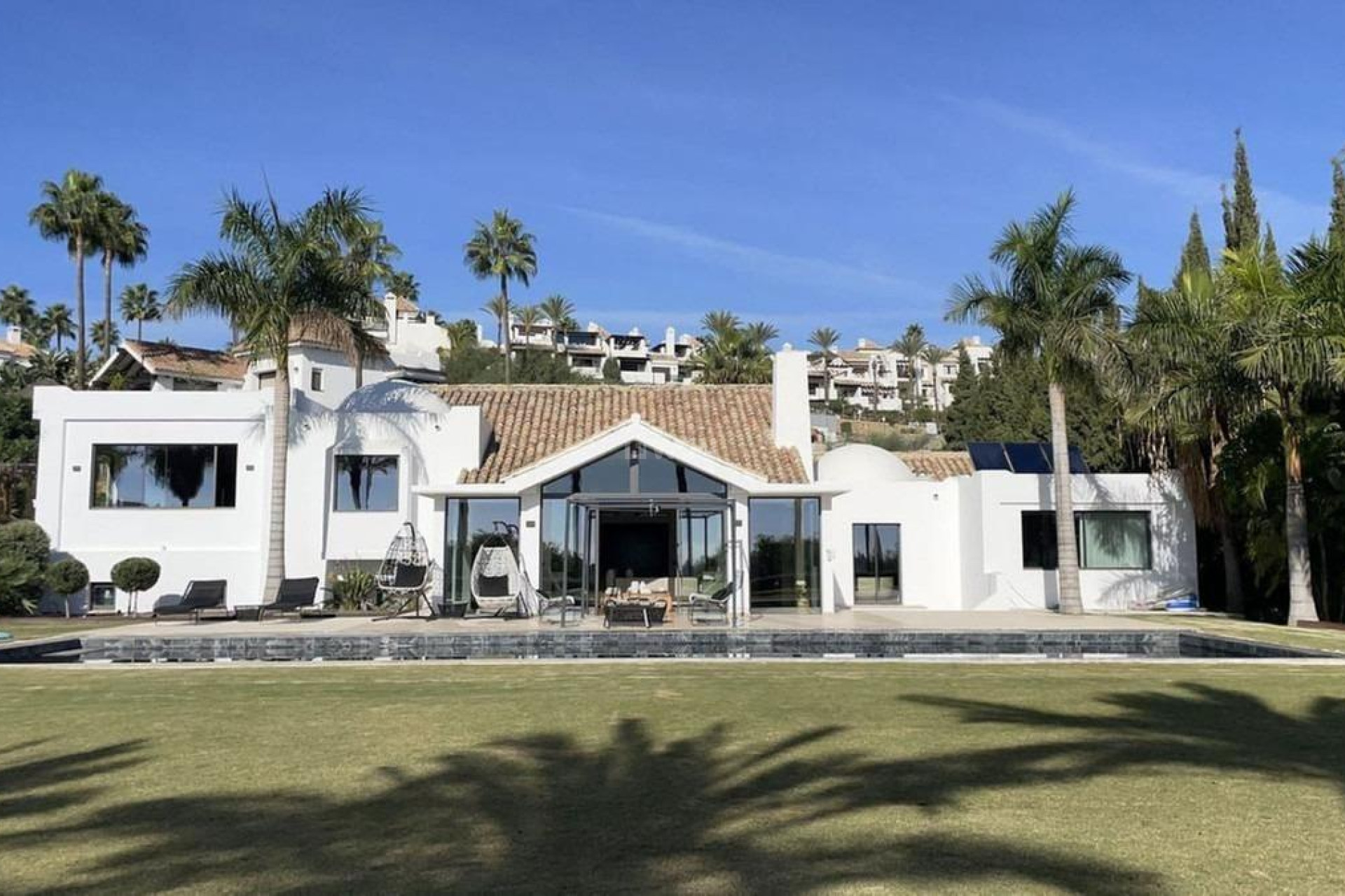 Resale - Villa - Benahavís - El Paraíso