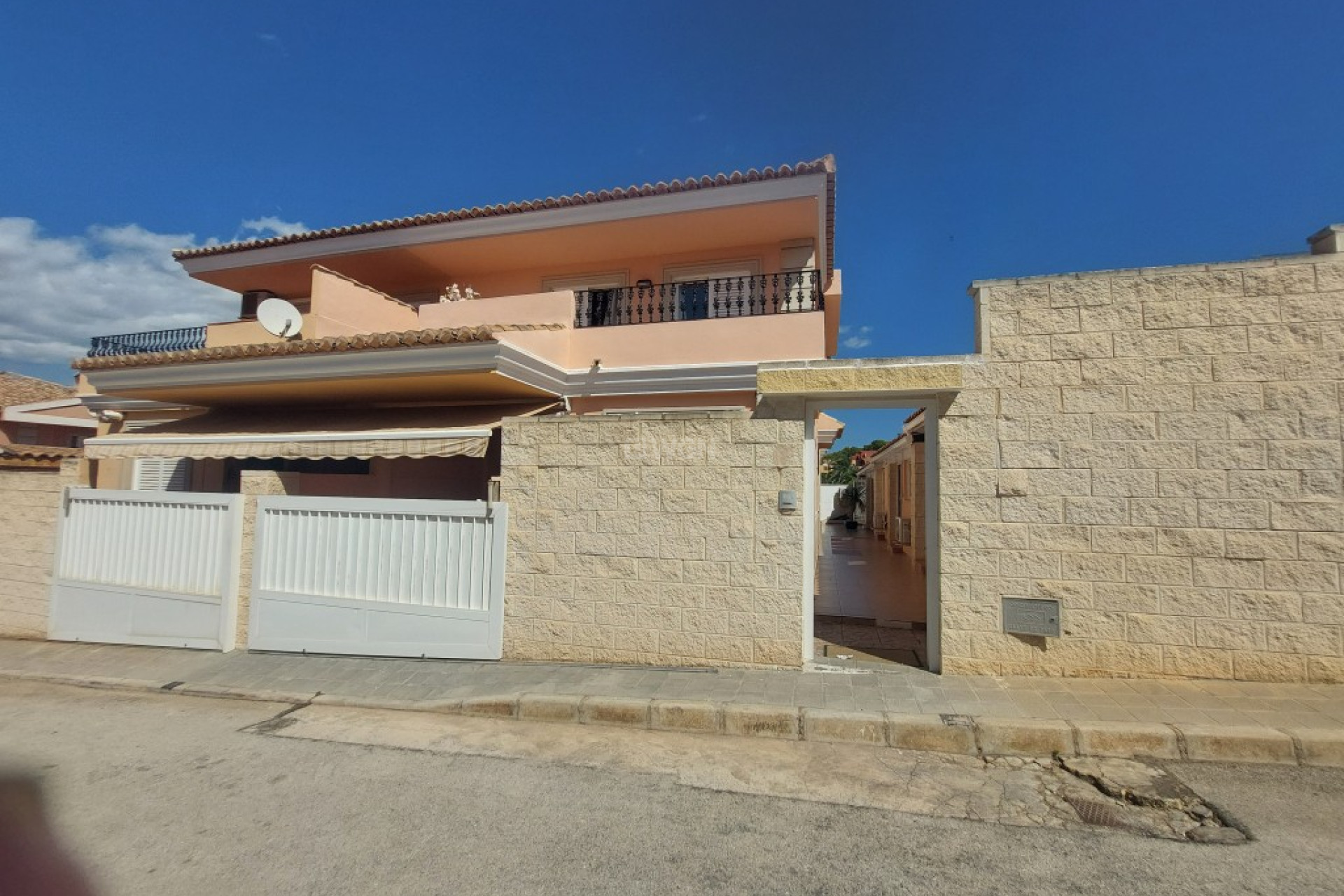 Resale - Villa - Benidorm - Costa Blanca