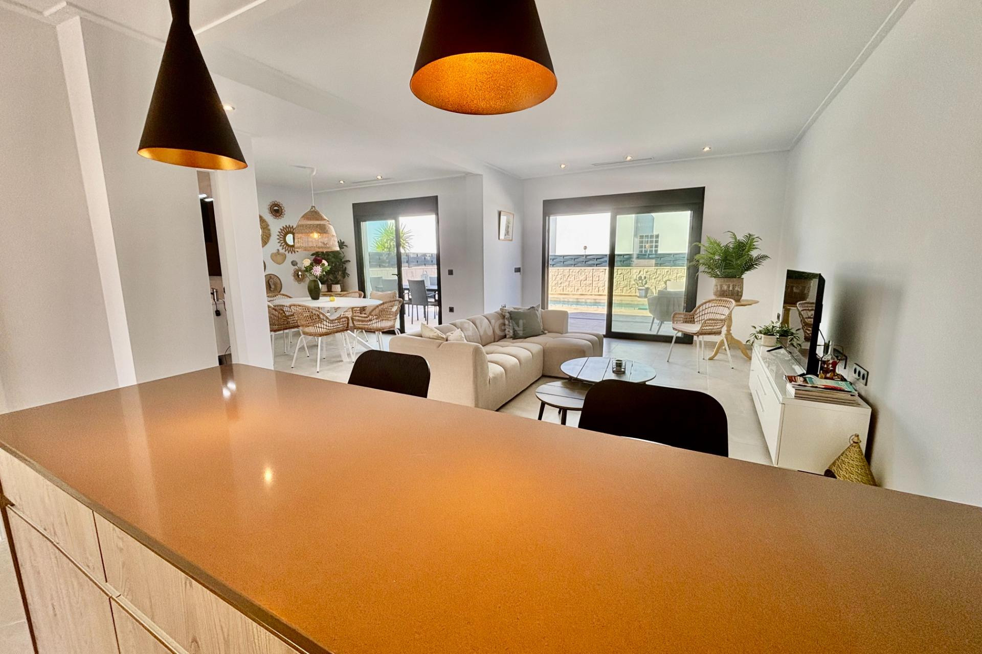 Resale - Villa - Benijofar - Pueblo 4