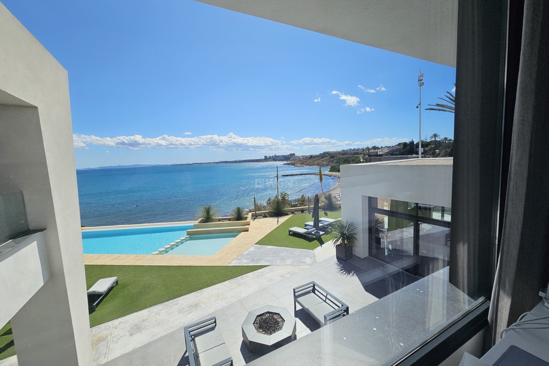 Resale - Villa - Cabo Roig - Costa Blanca