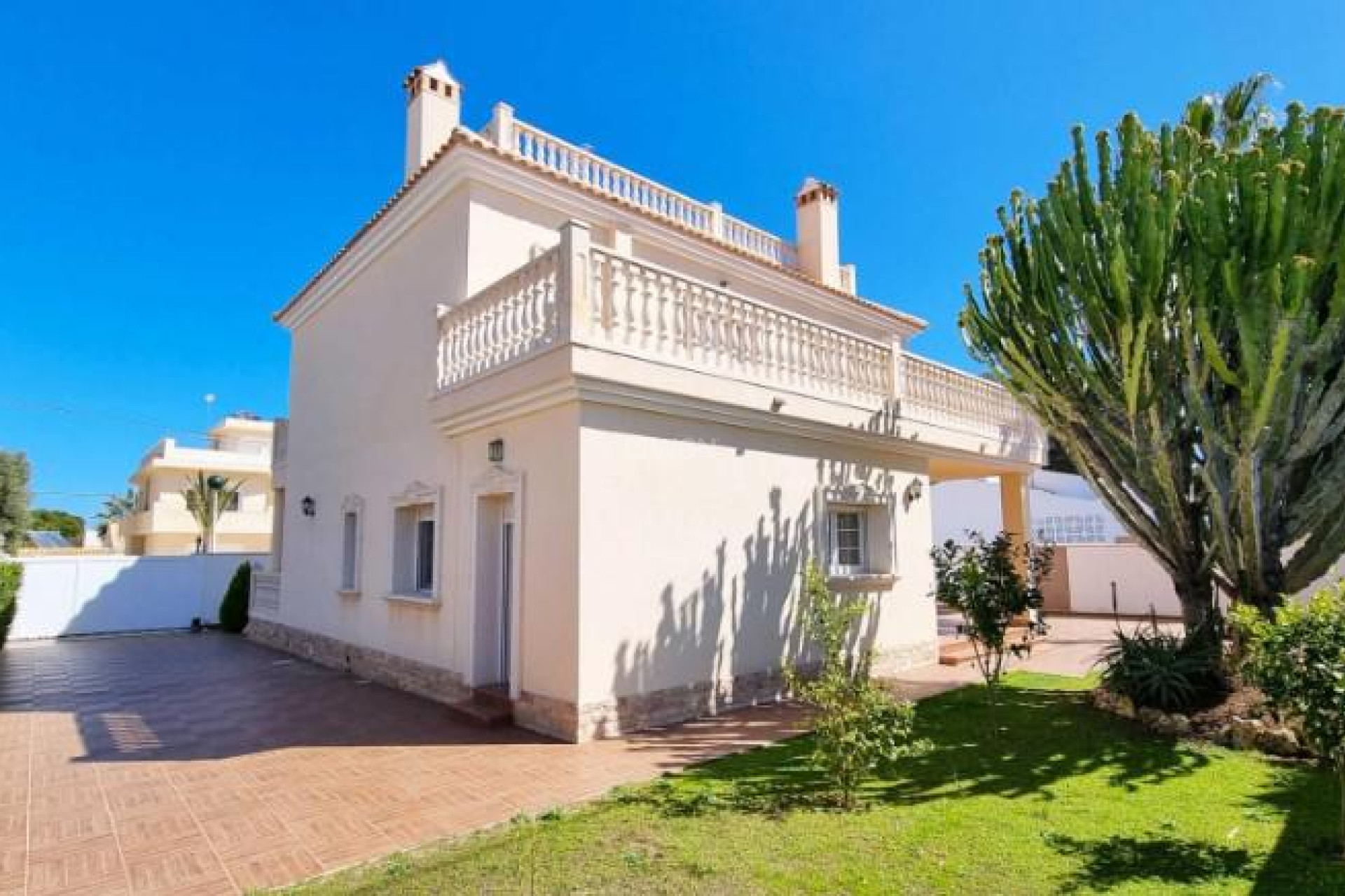 Resale - Villa - Cabo Roig - Costa Blanca