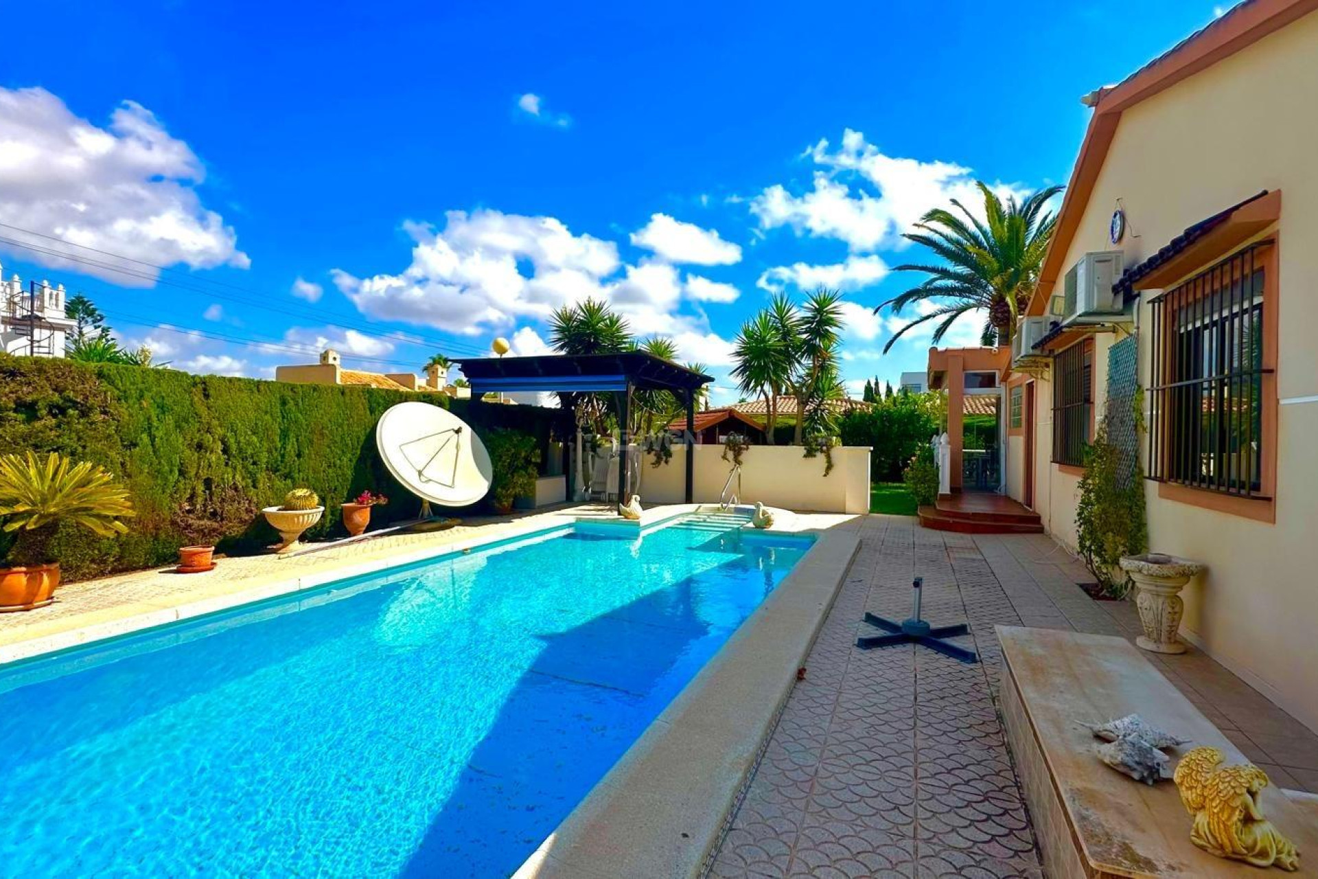 Resale - Villa - Cabo Roig - Costa Blanca