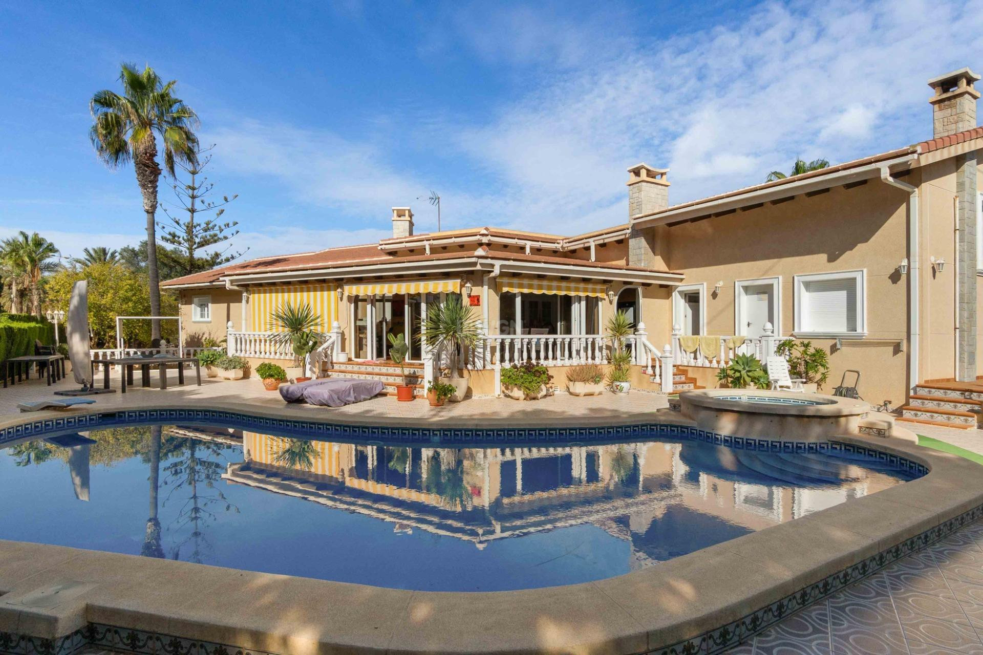 Resale - Villa - Cabo Roig - Muy Cerca De La Playa