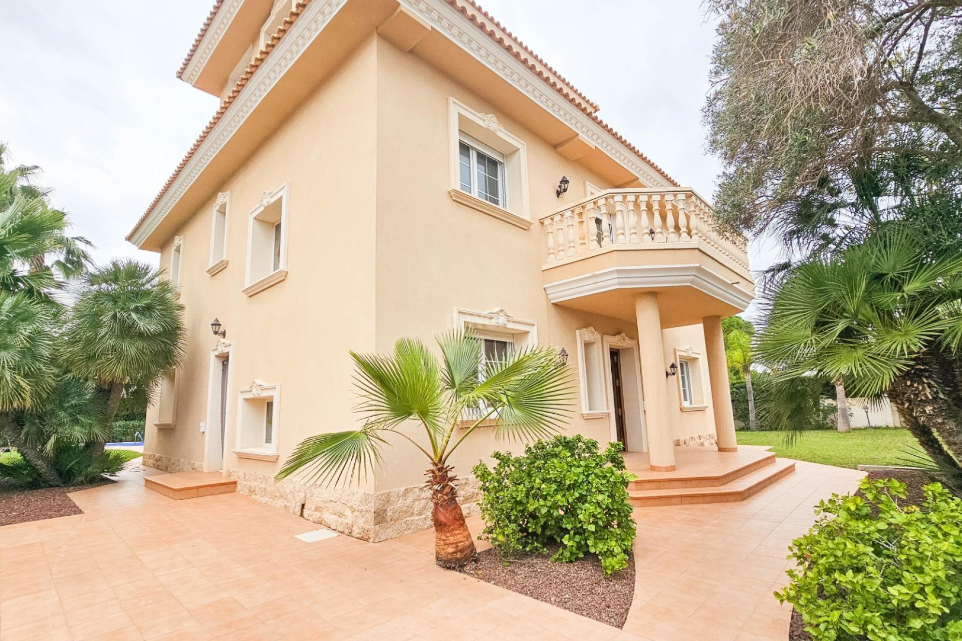 Resale - Villa - Cabo Roig