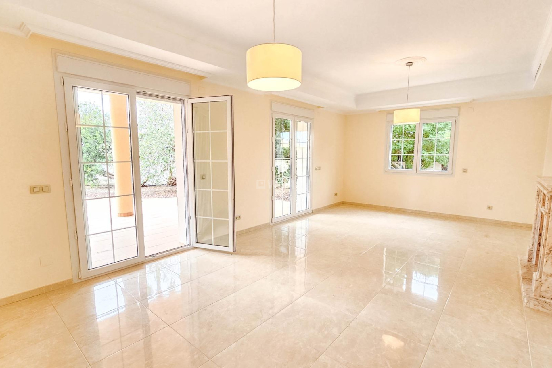 Resale - Villa - Cabo Roig