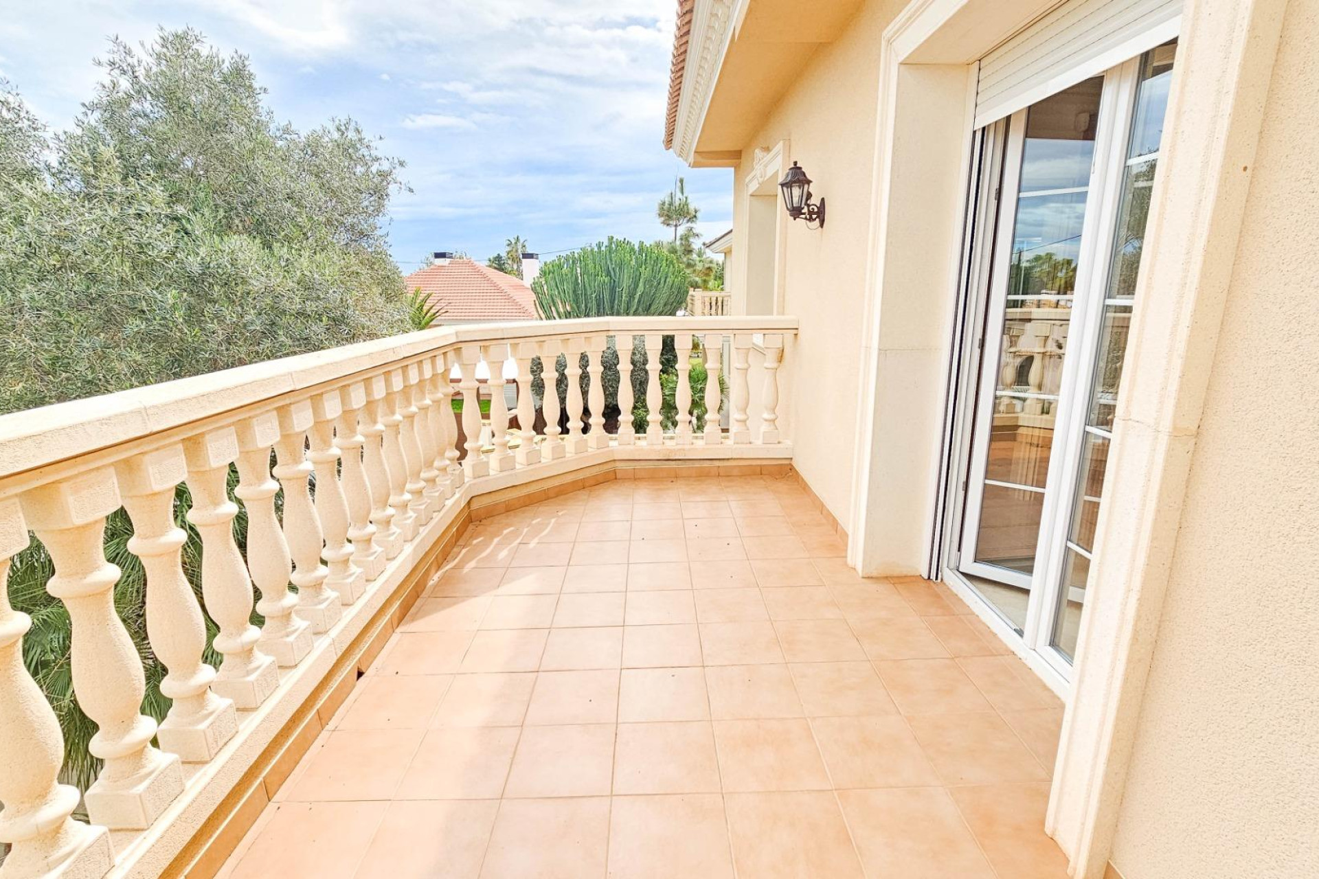 Resale - Villa - Cabo Roig