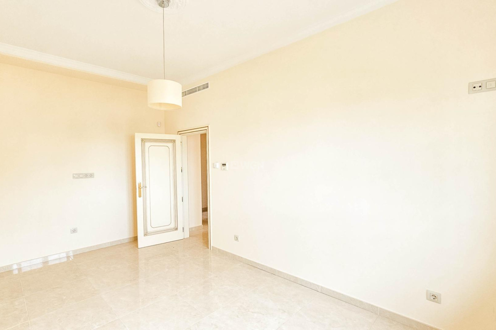 Resale - Villa - Cabo Roig