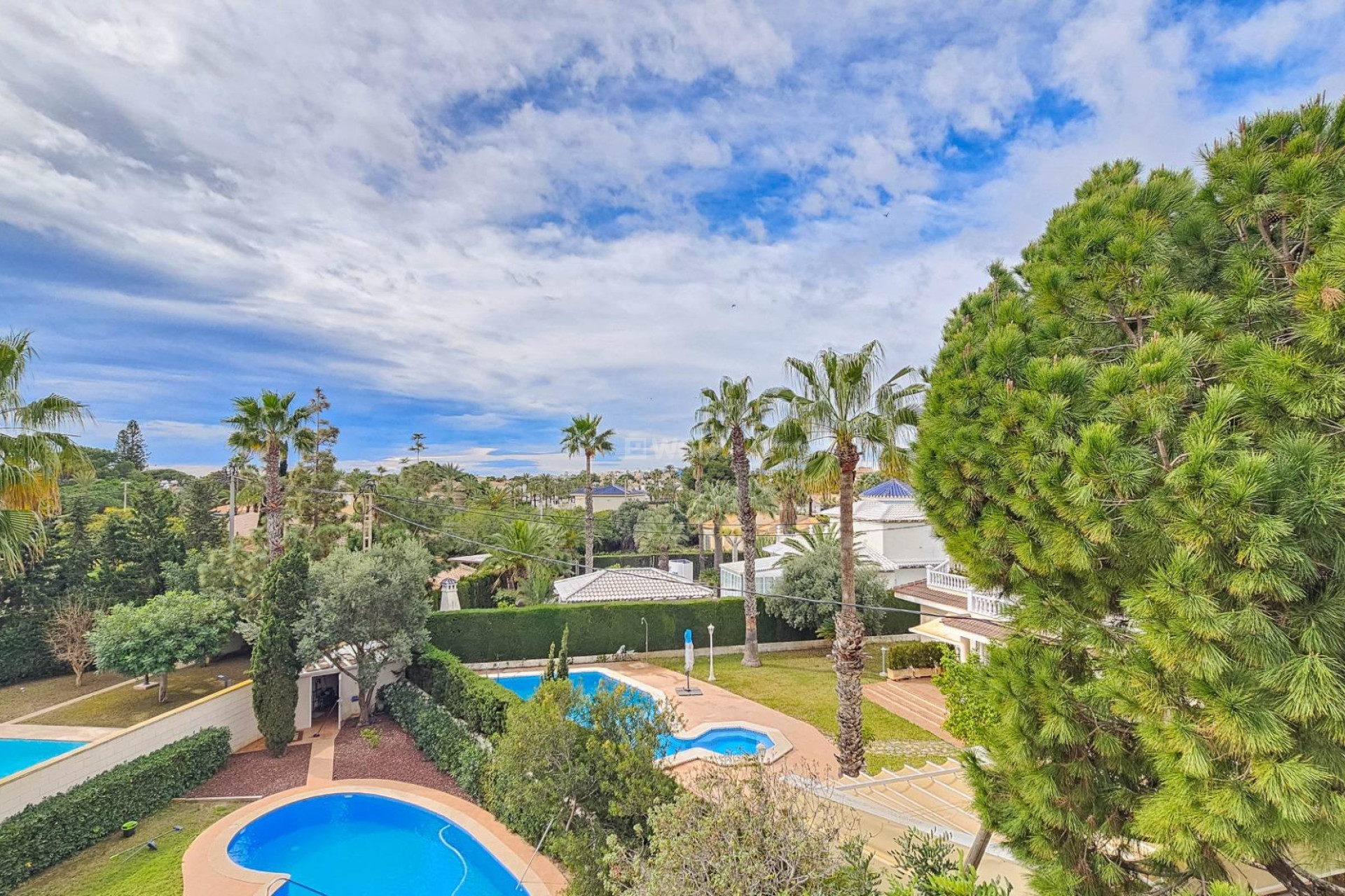 Resale - Villa - Cabo Roig
