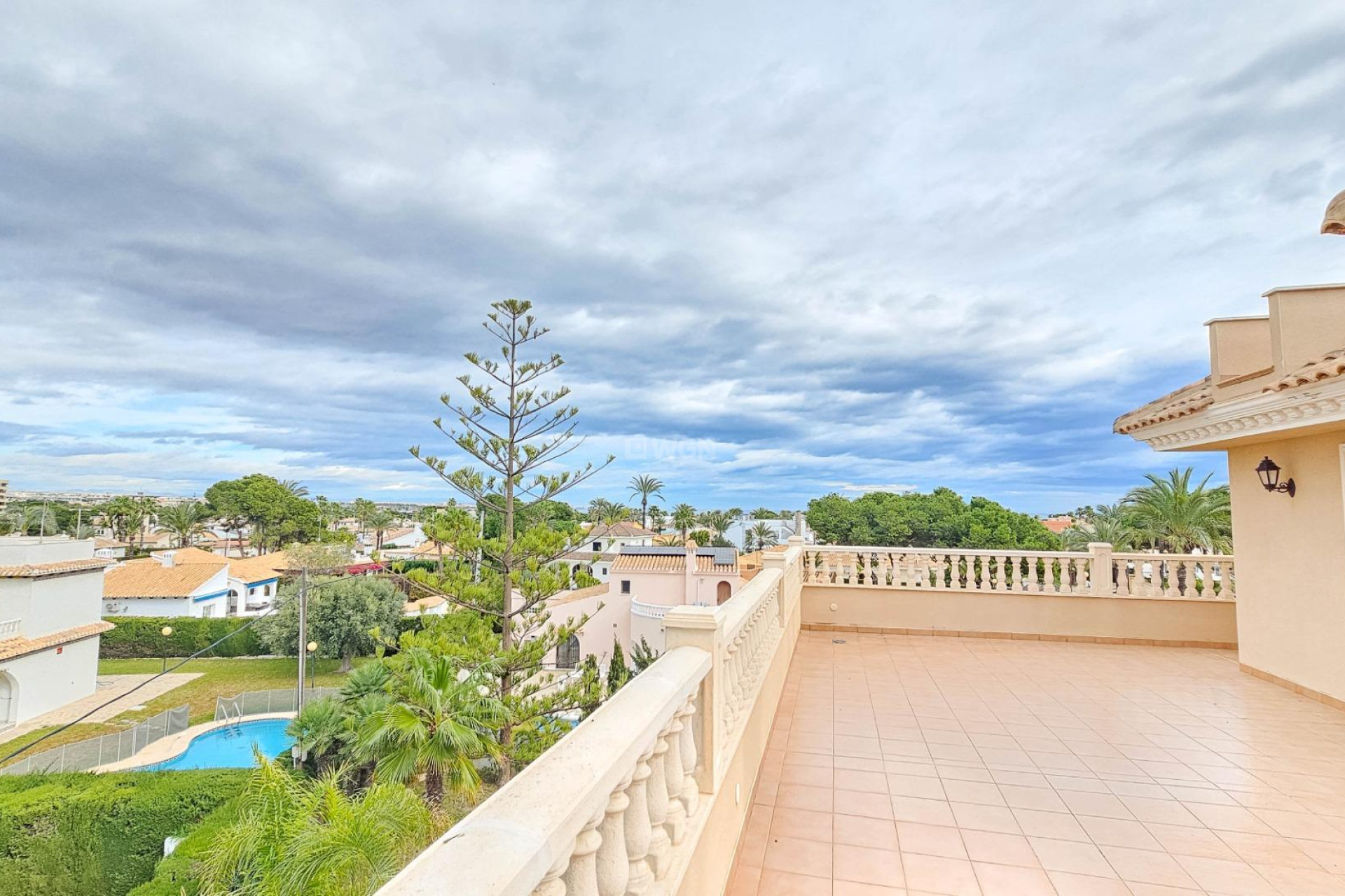 Resale - Villa - Cabo Roig