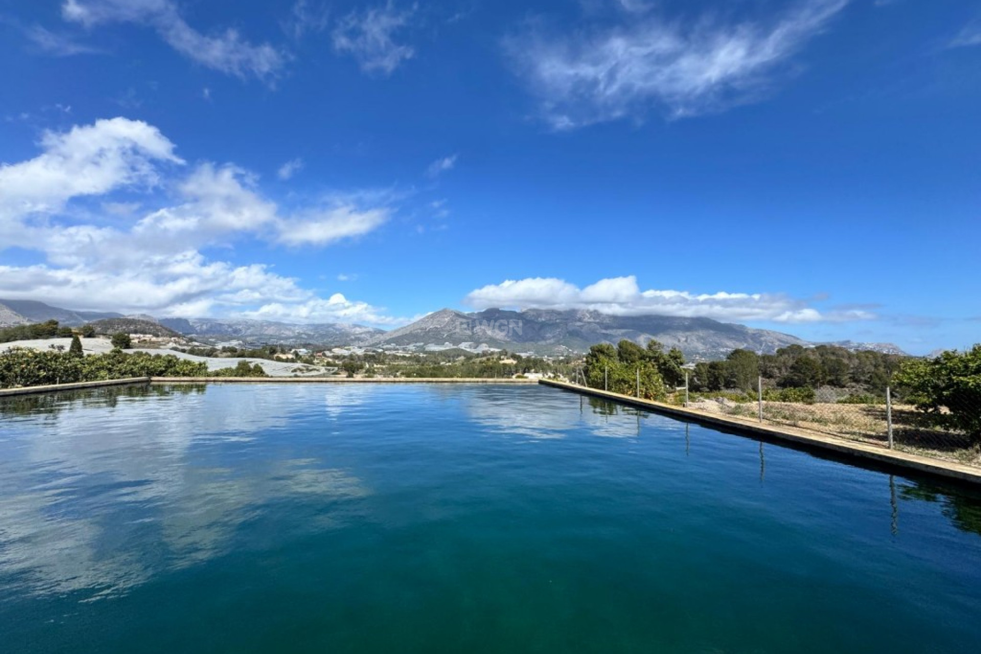 Resale - Villa - Cautivador - Inland