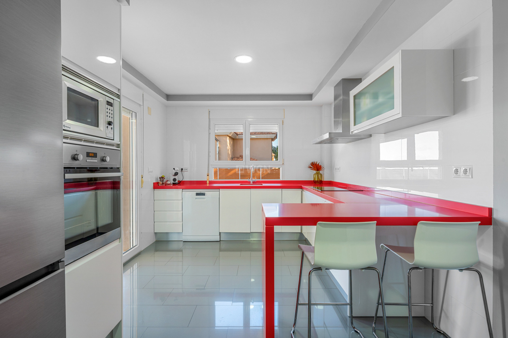 Resale - Villa - Ciudad De Las Comunicaciones - Costa Blanca