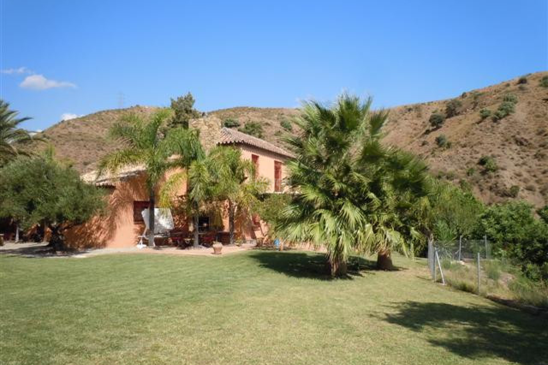 Resale - Villa - Estepona - Costa del Sol