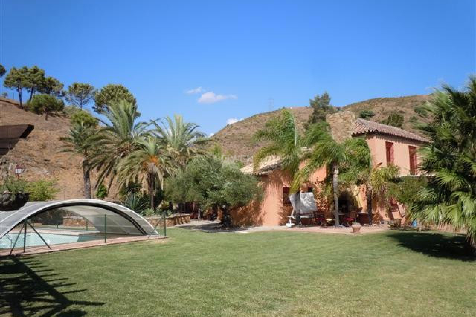 Resale - Villa - Estepona - Costa del Sol