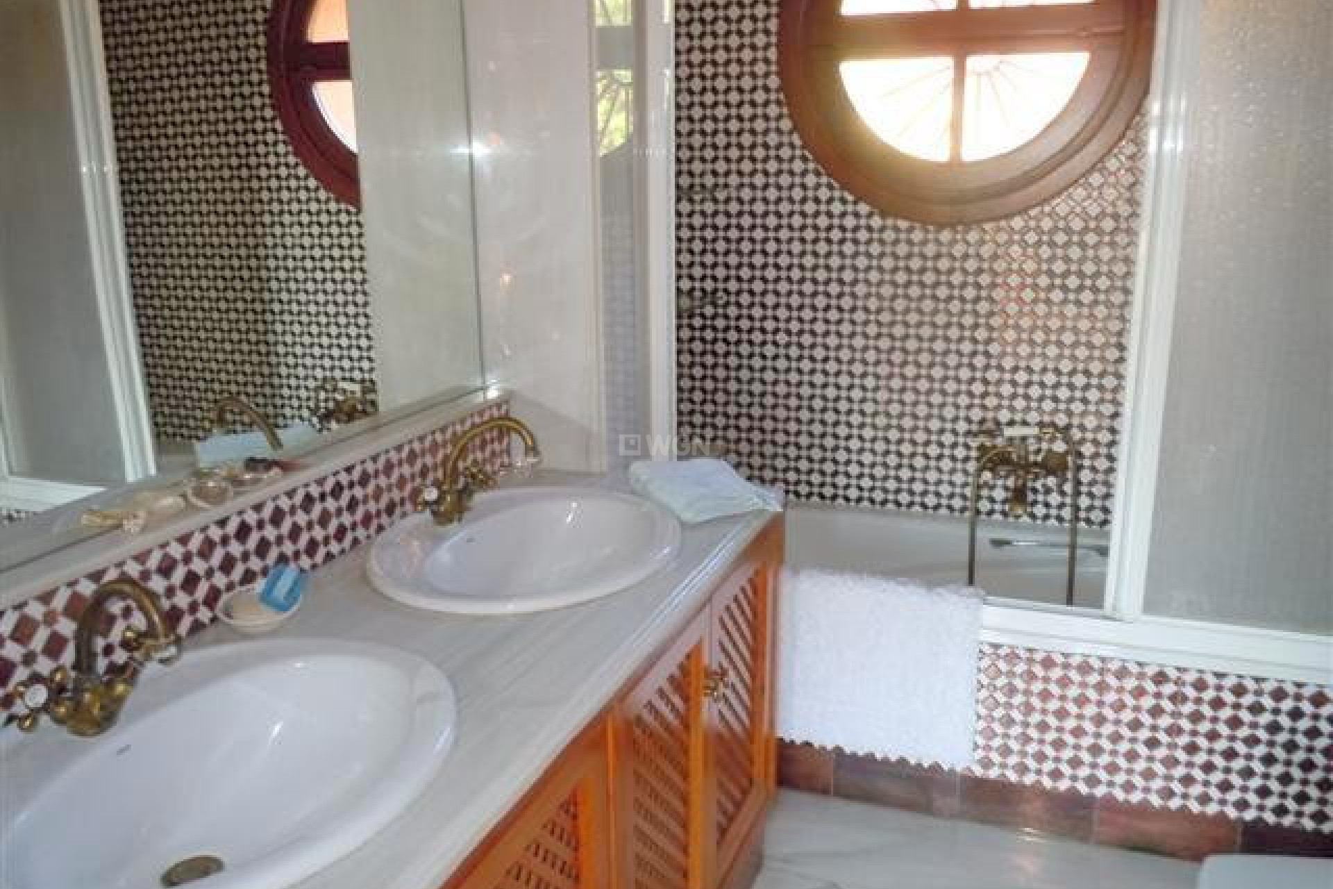 Resale - Villa - Estepona - Costa del Sol