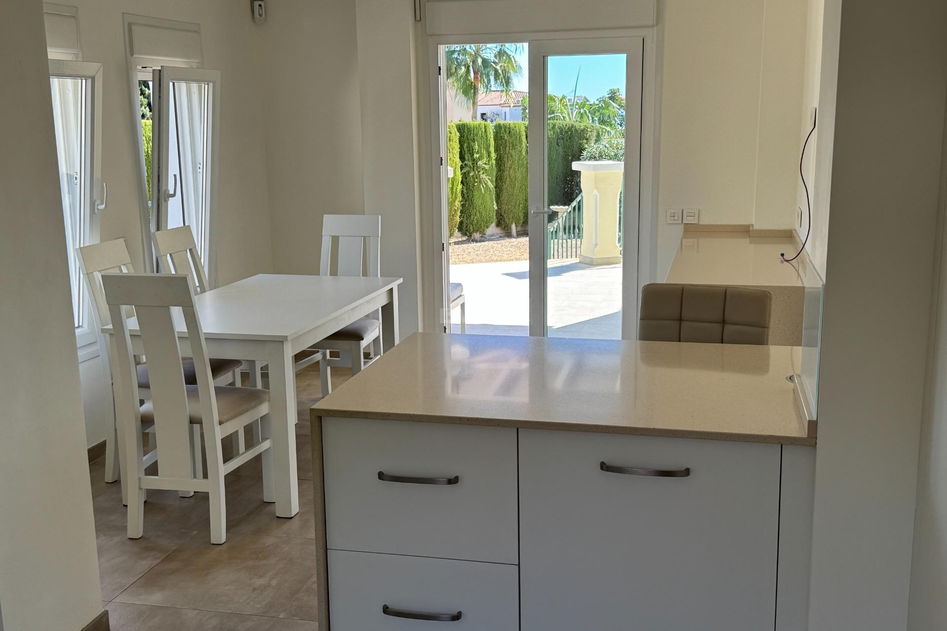Resale - Villa - Estepona - Las Lomas