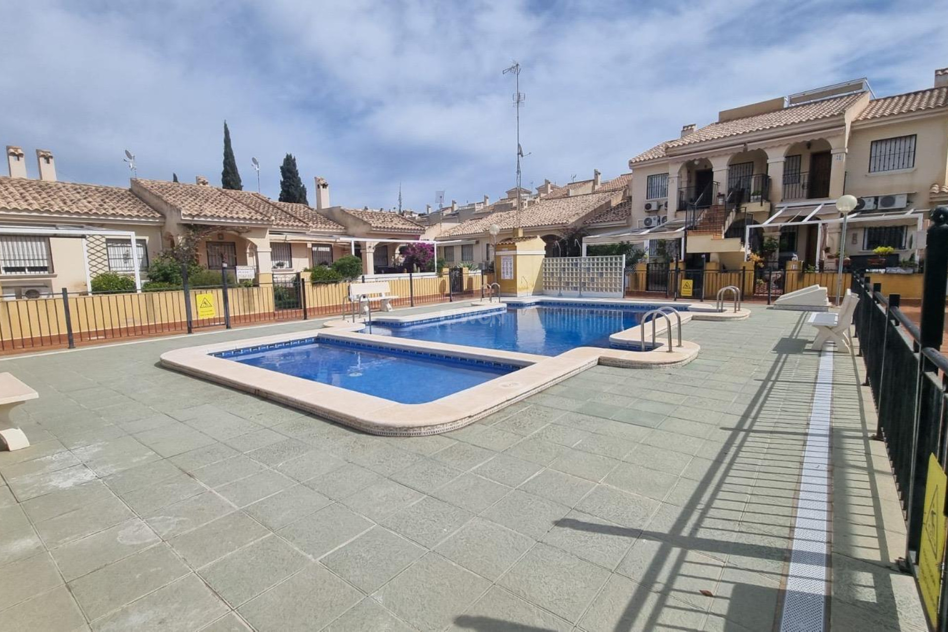 Resale - Villa - Guardamar del Segura - Urbanizaciones