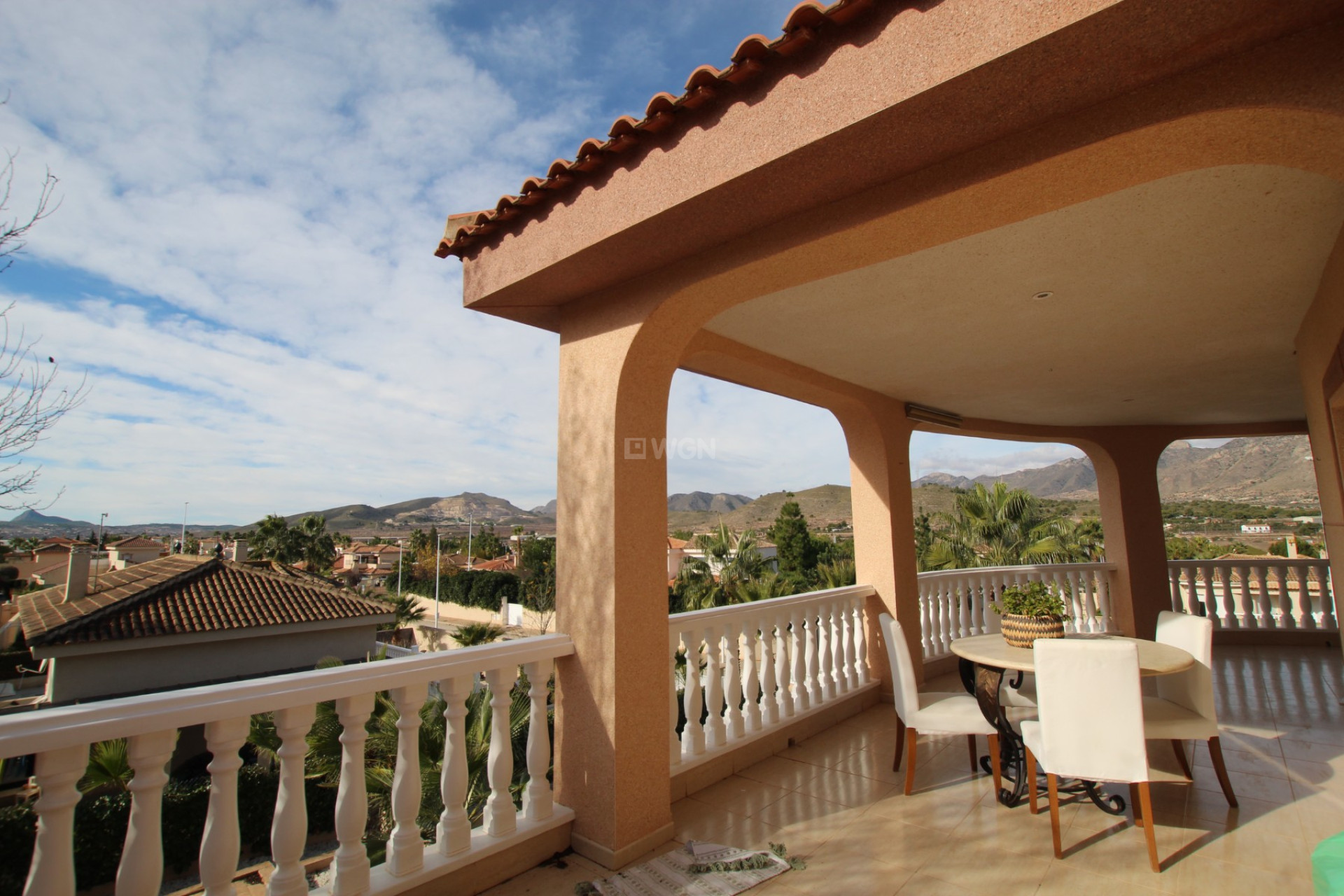 Resale - Villa - Hondón de las Nieves - Inland