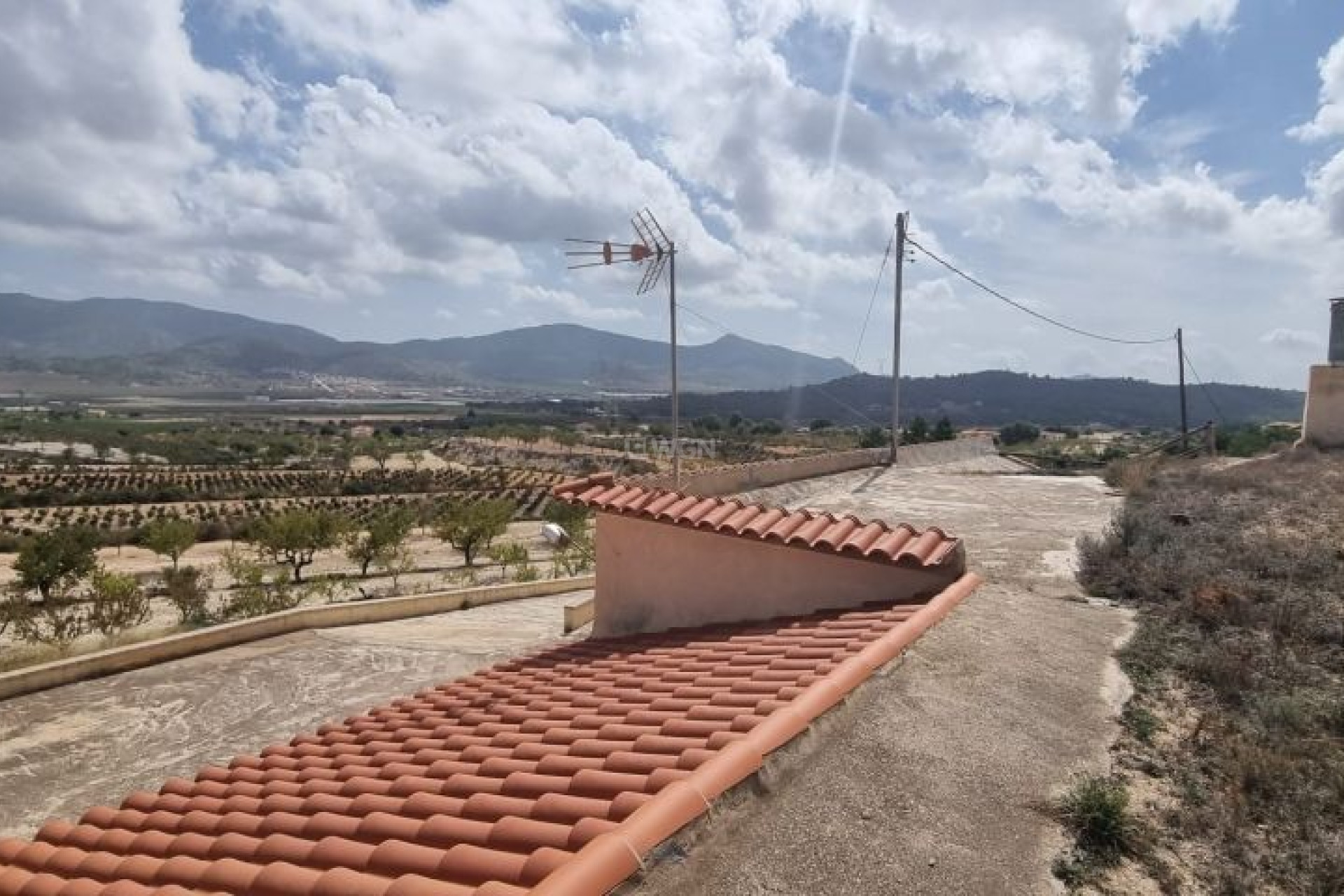 Resale - Villa - Hondón de las Nieves - Inland