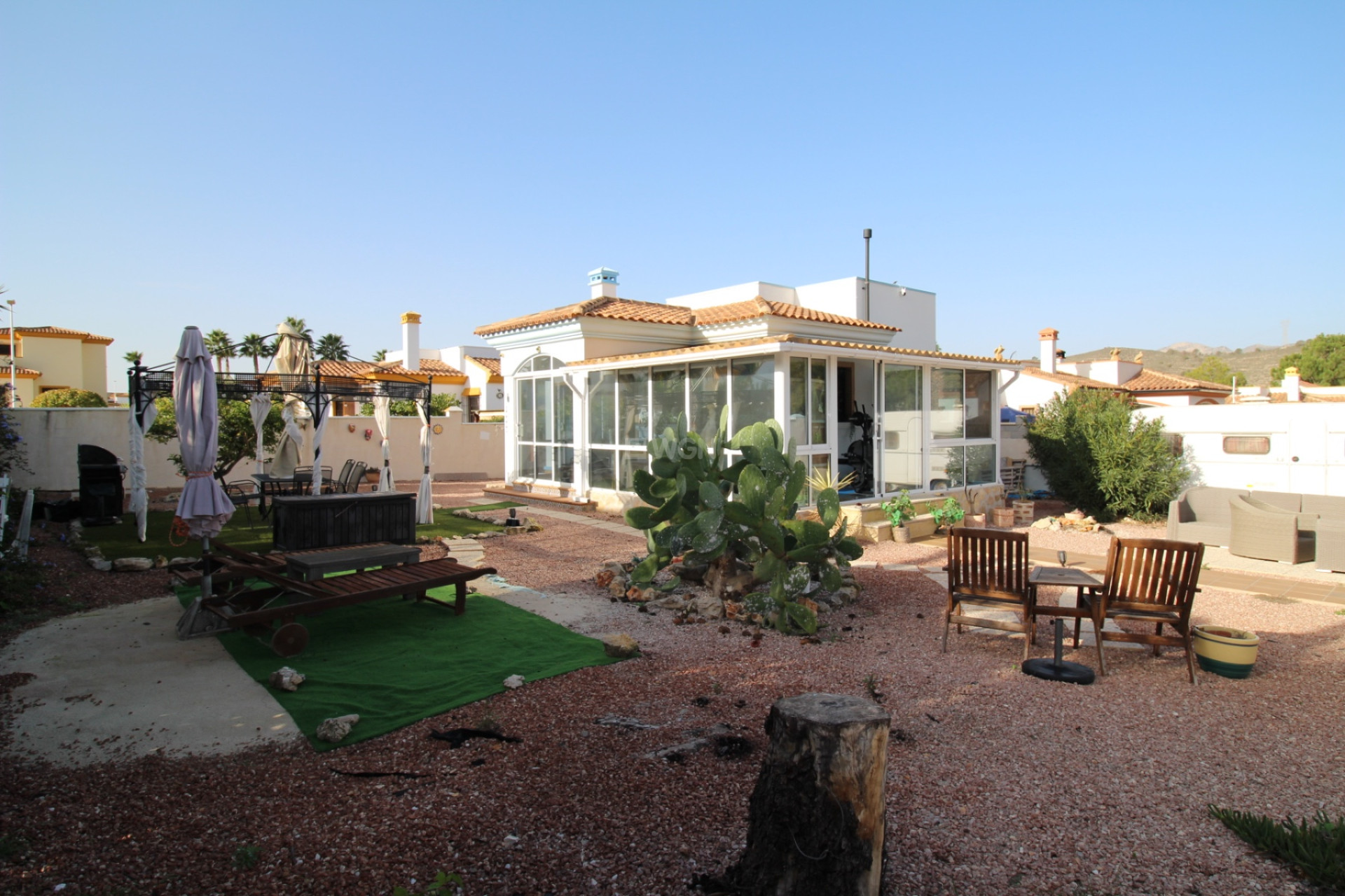 Resale - Villa - Hondón de las Nieves - Inland