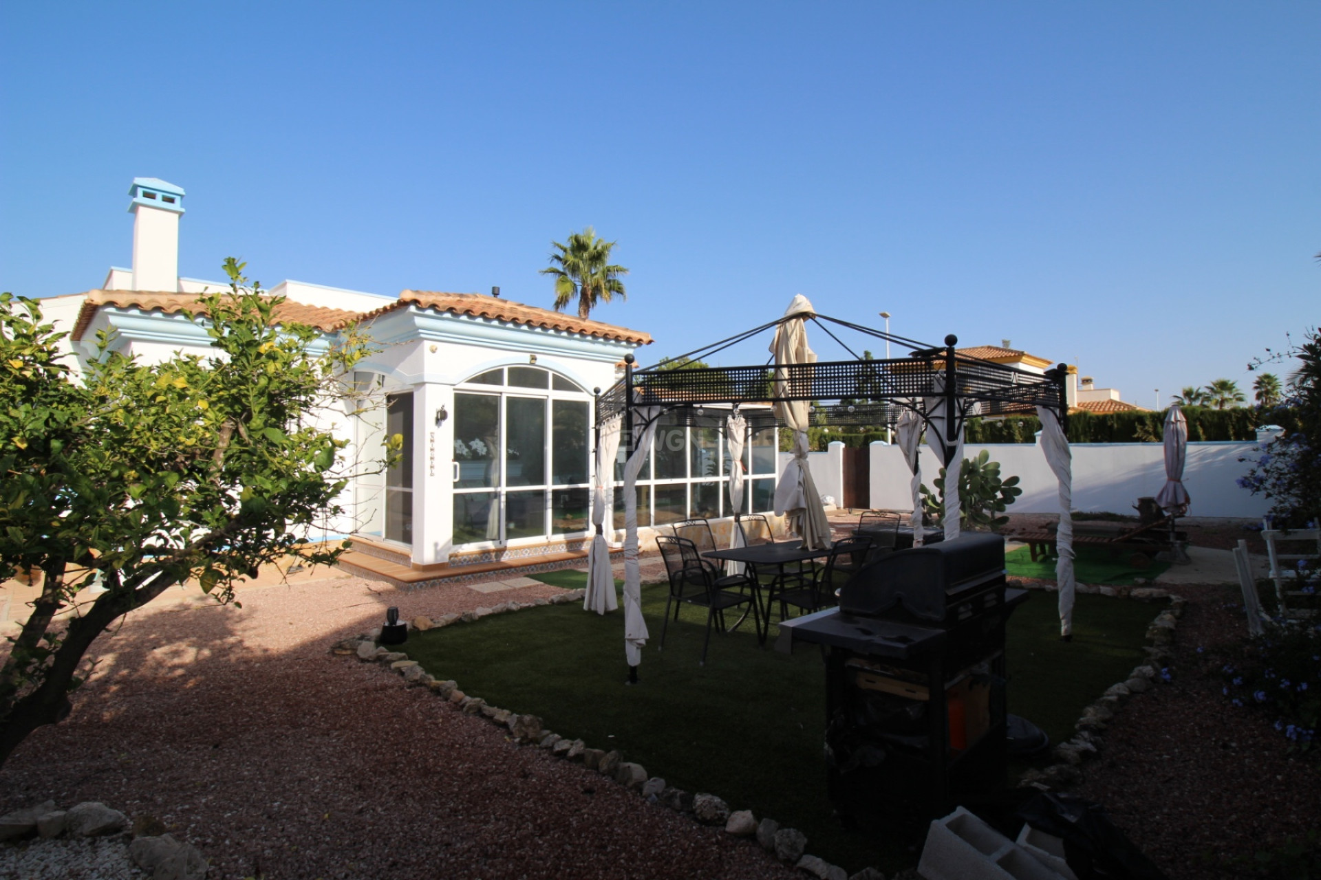 Resale - Villa - Hondón de las Nieves - Inland