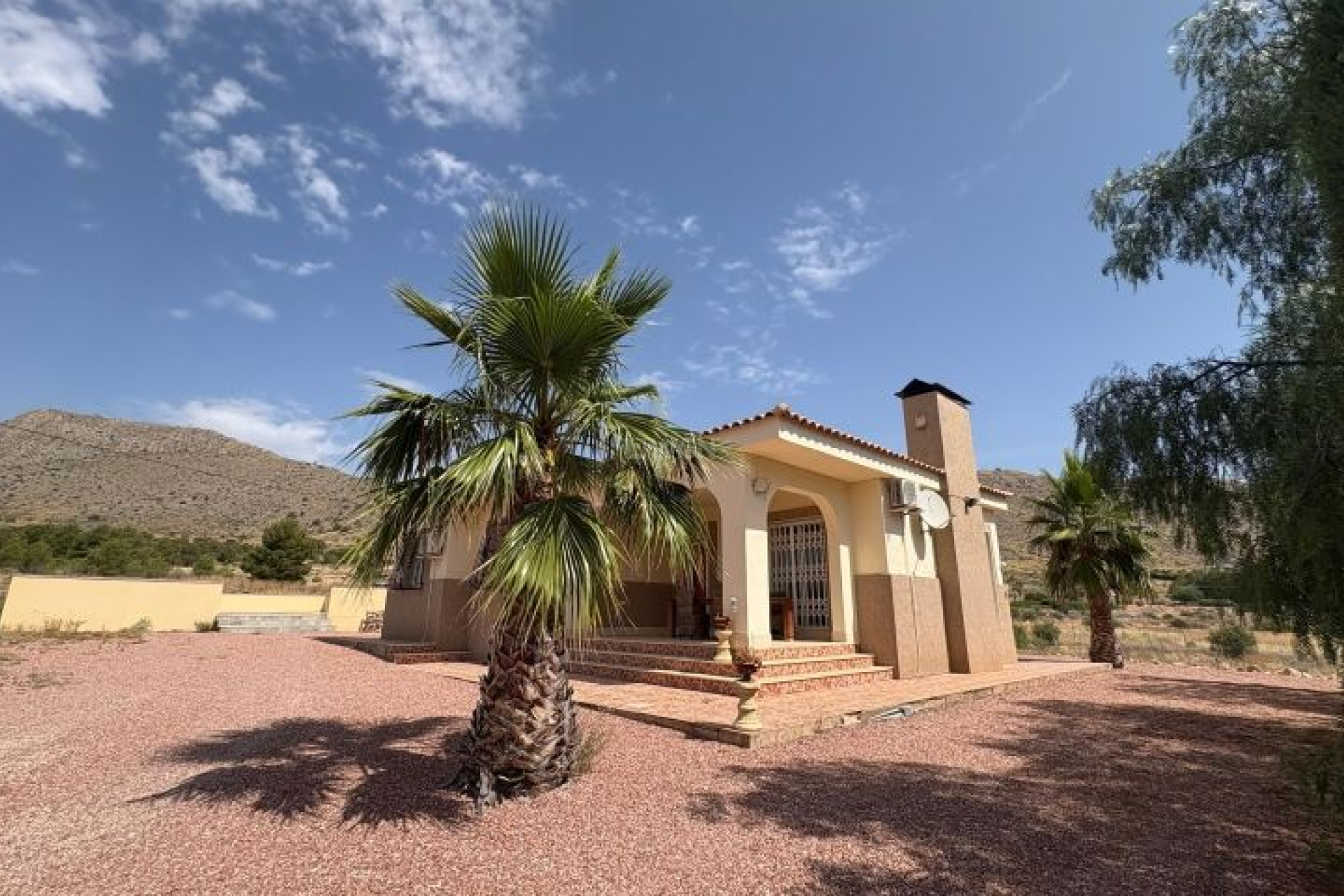 Resale - Villa - Hondón de las Nieves - Inland