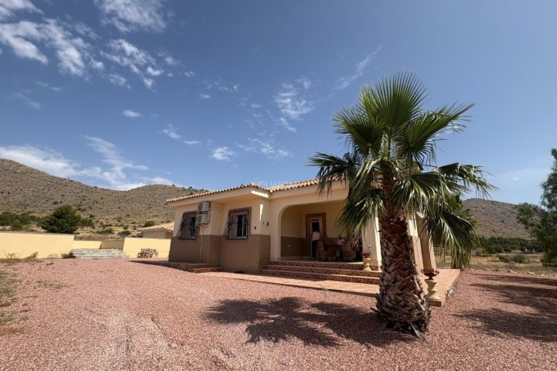 Resale - Villa - Hondón de las Nieves - Inland