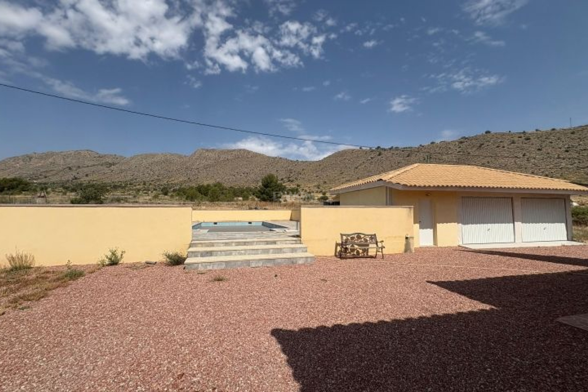 Resale - Villa - Hondón de las Nieves - Inland