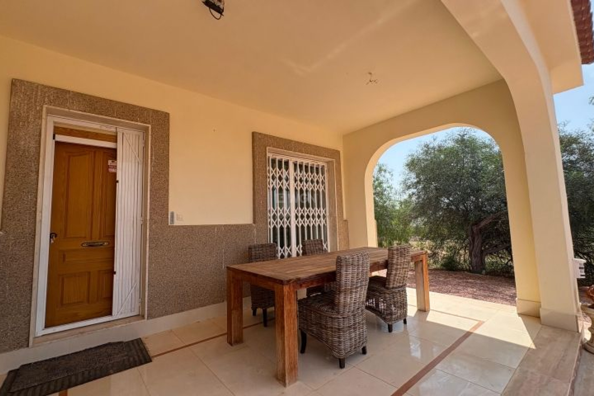 Resale - Villa - Hondón de las Nieves - Inland