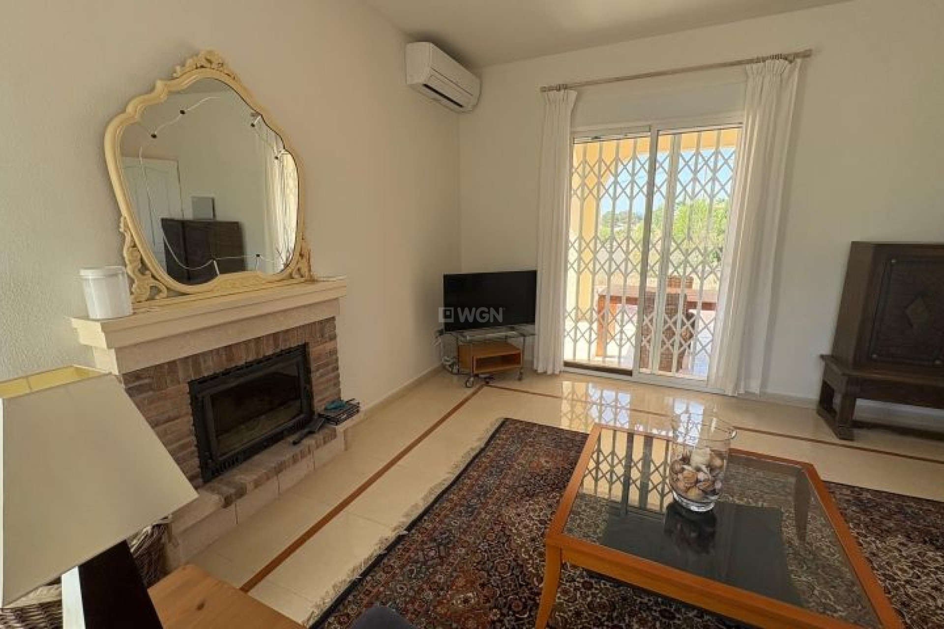 Resale - Villa - Hondón de las Nieves - Inland