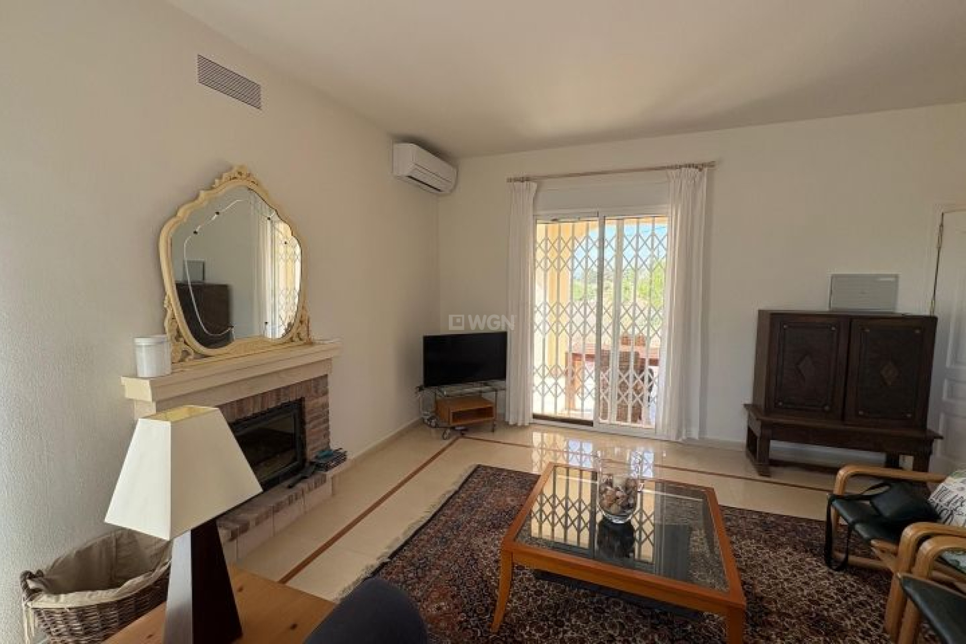 Resale - Villa - Hondón de las Nieves - Inland