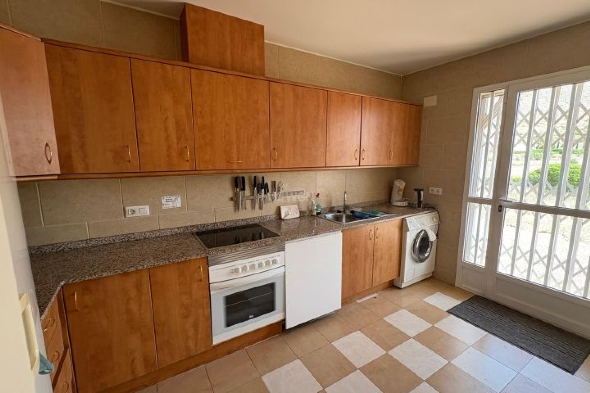 Resale - Villa - Hondón de las Nieves - Inland