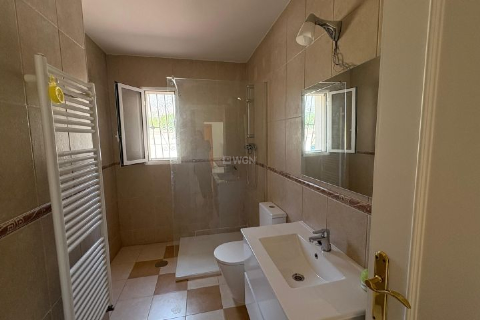 Resale - Villa - Hondón de las Nieves - Inland