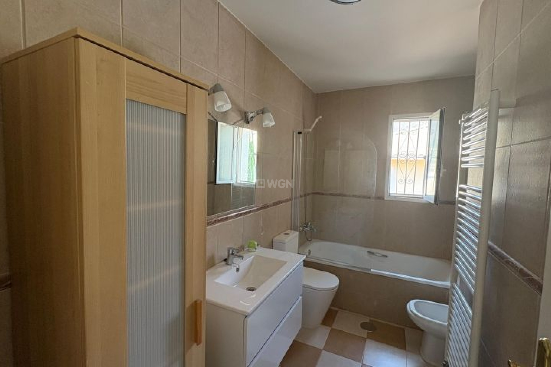 Resale - Villa - Hondón de las Nieves - Inland